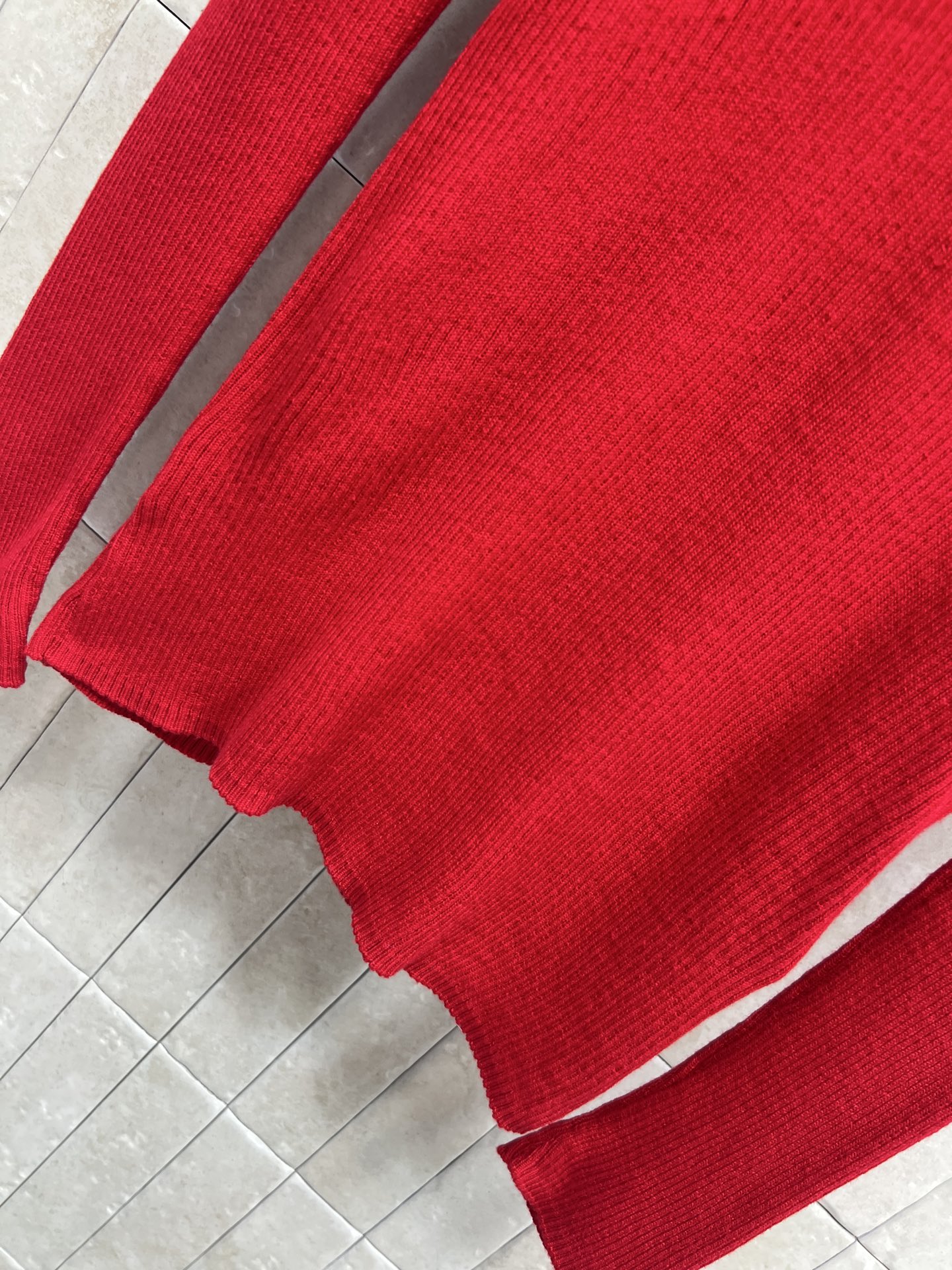 D家 26早春新款 红色星星针织毛衣 采用高品质针织面料 柔软舒适 秋冬穿超合适！正面黑色星星+logo