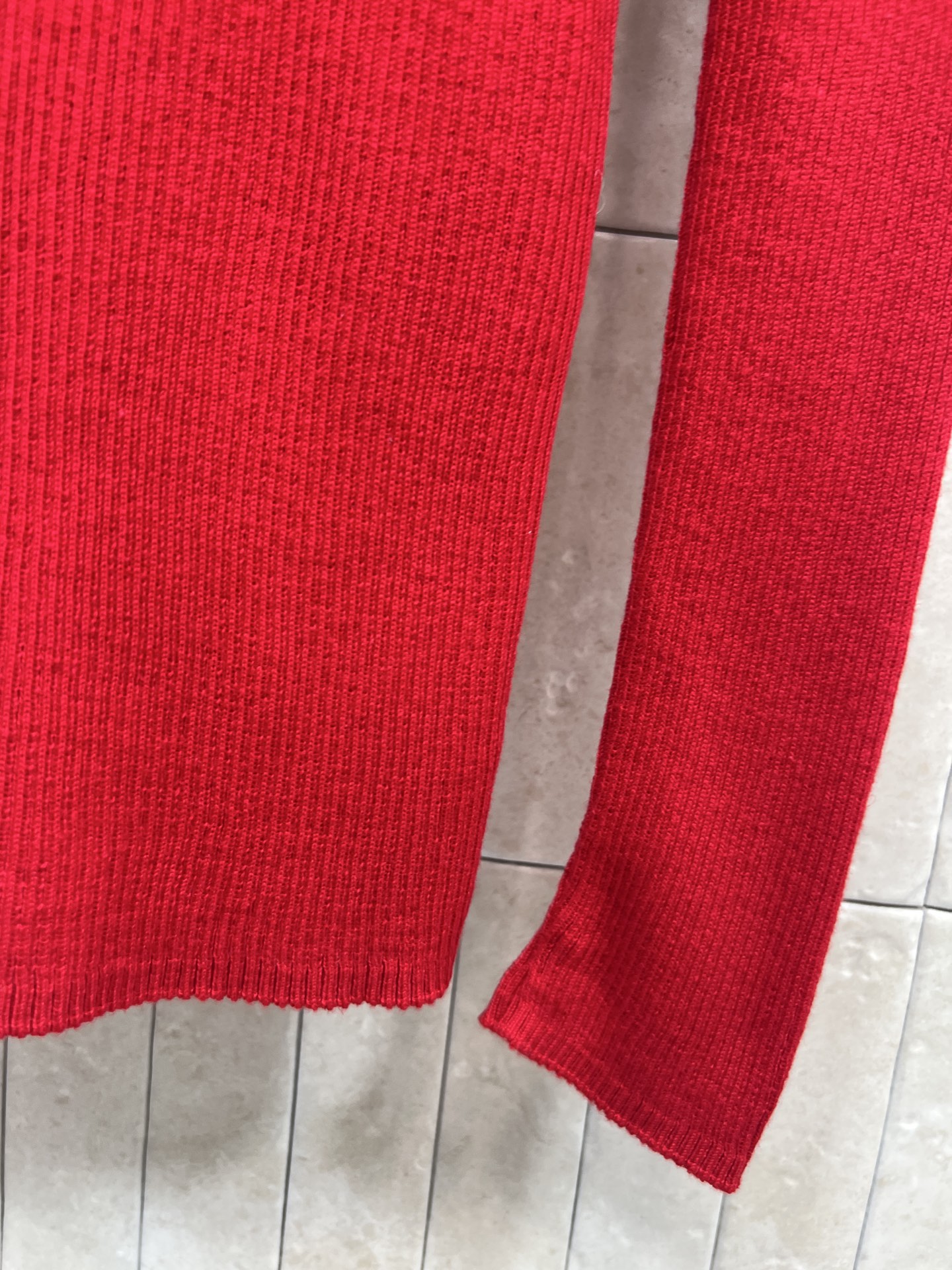 D家 26早春新款 红色星星针织毛衣 采用高品质针织面料 柔软舒适 秋冬穿超合适！正面黑色星星+logo