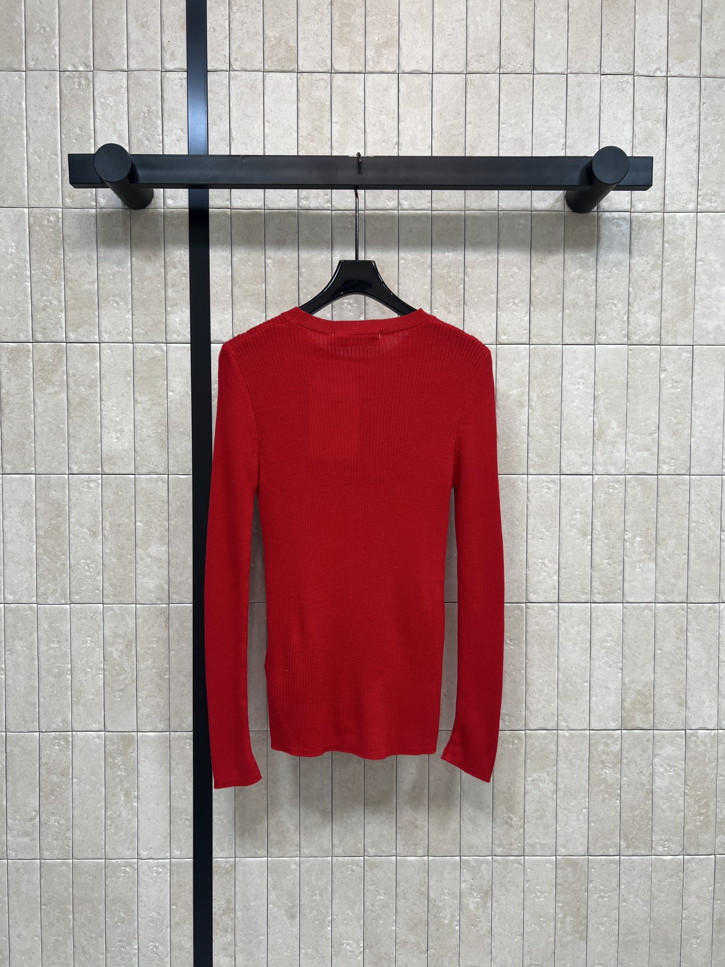 D家 26早春新款 红色星星针织毛衣 采用高品质针织面料 柔软舒适 秋冬穿超合适！正面黑色星星+logo