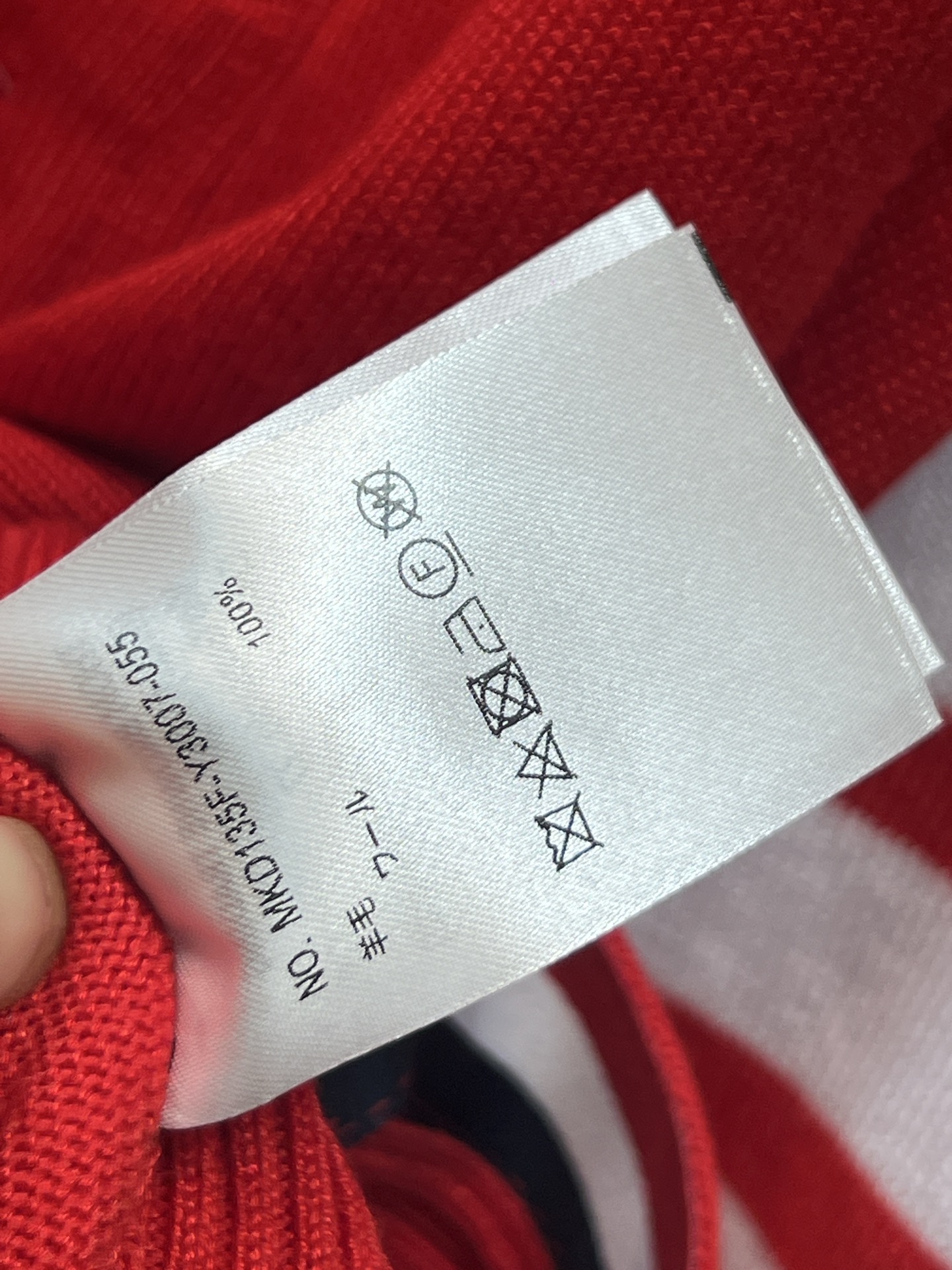 TB家 26早春新款 四条杠红色针织V领开衫 V领设计+白色四条杠 辨识度超高！羊毛混纺材质 柔软又保暖