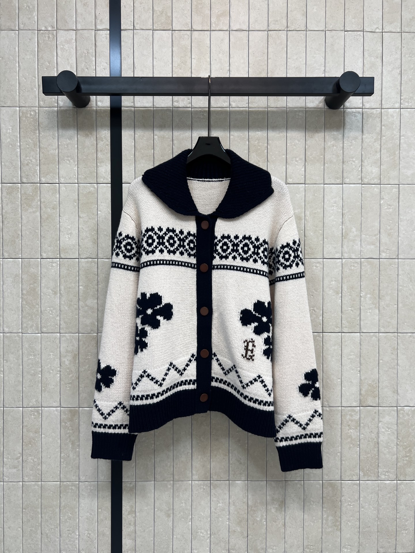 26早春新款 费尔岛花朵提花针织娃娃领开衫 采用高品质羊绒 柔软又保暖 秋冬必备！经典费尔岛提花 北欧风