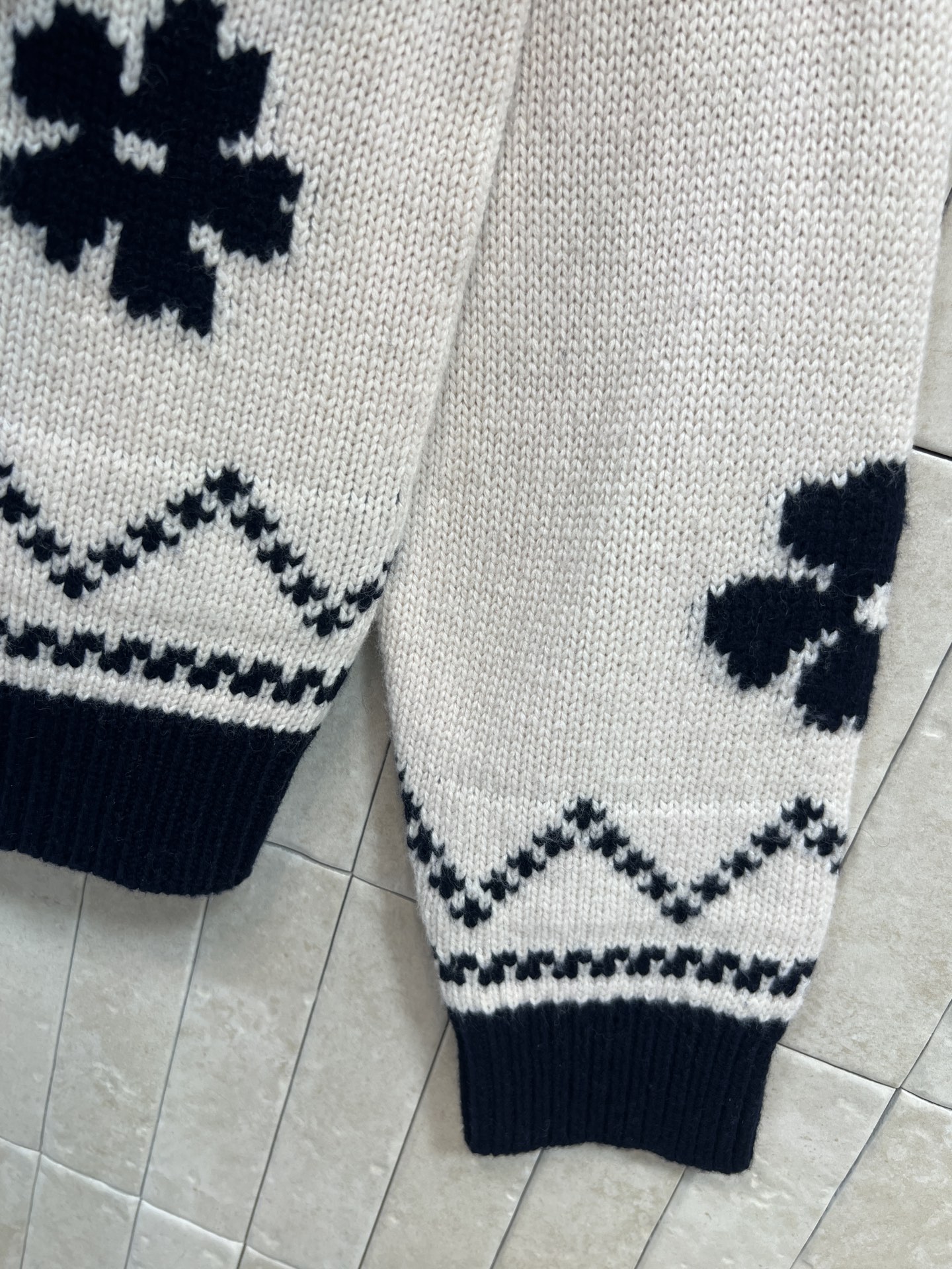 26早春新款 费尔岛花朵提花针织娃娃领开衫 采用高品质羊绒 柔软又保暖 秋冬必备！经典费尔岛提花 北欧风