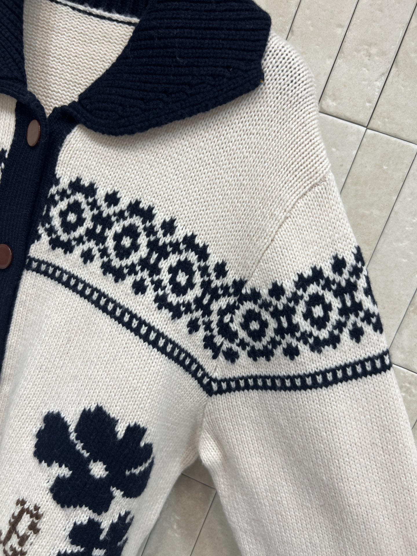 26早春新款 费尔岛花朵提花针织娃娃领开衫 采用高品质羊绒 柔软又保暖 秋冬必备！经典费尔岛提花 北欧风