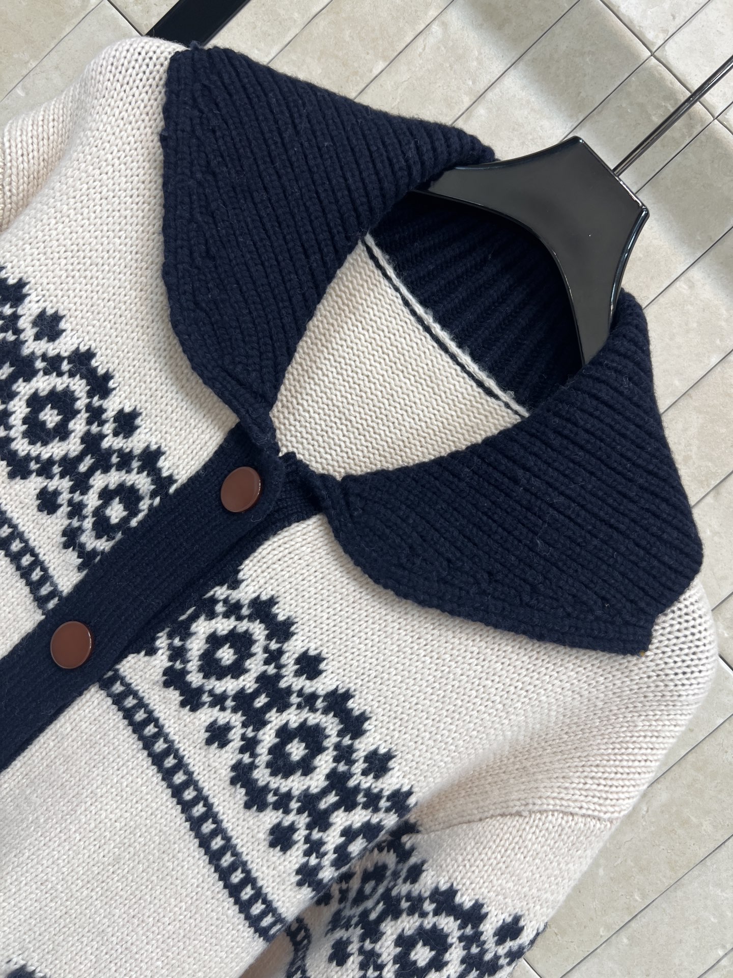 26早春新款 费尔岛花朵提花针织娃娃领开衫 采用高品质羊绒 柔软又保暖 秋冬必备！经典费尔岛提花 北欧风