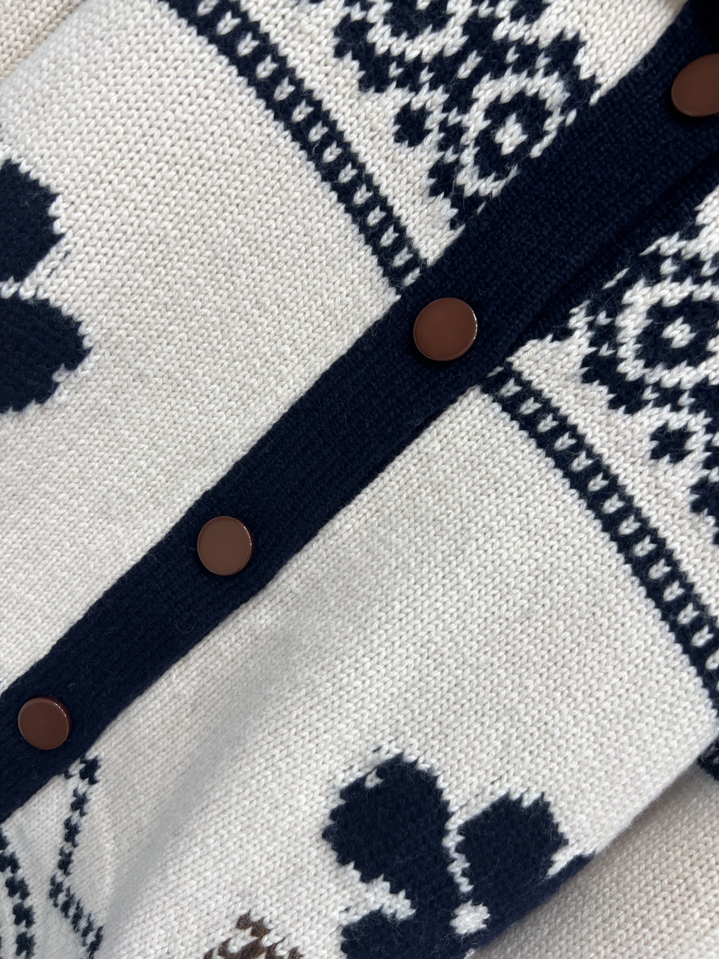 26早春新款 费尔岛花朵提花针织娃娃领开衫 采用高品质羊绒 柔软又保暖 秋冬必备！经典费尔岛提花 北欧风