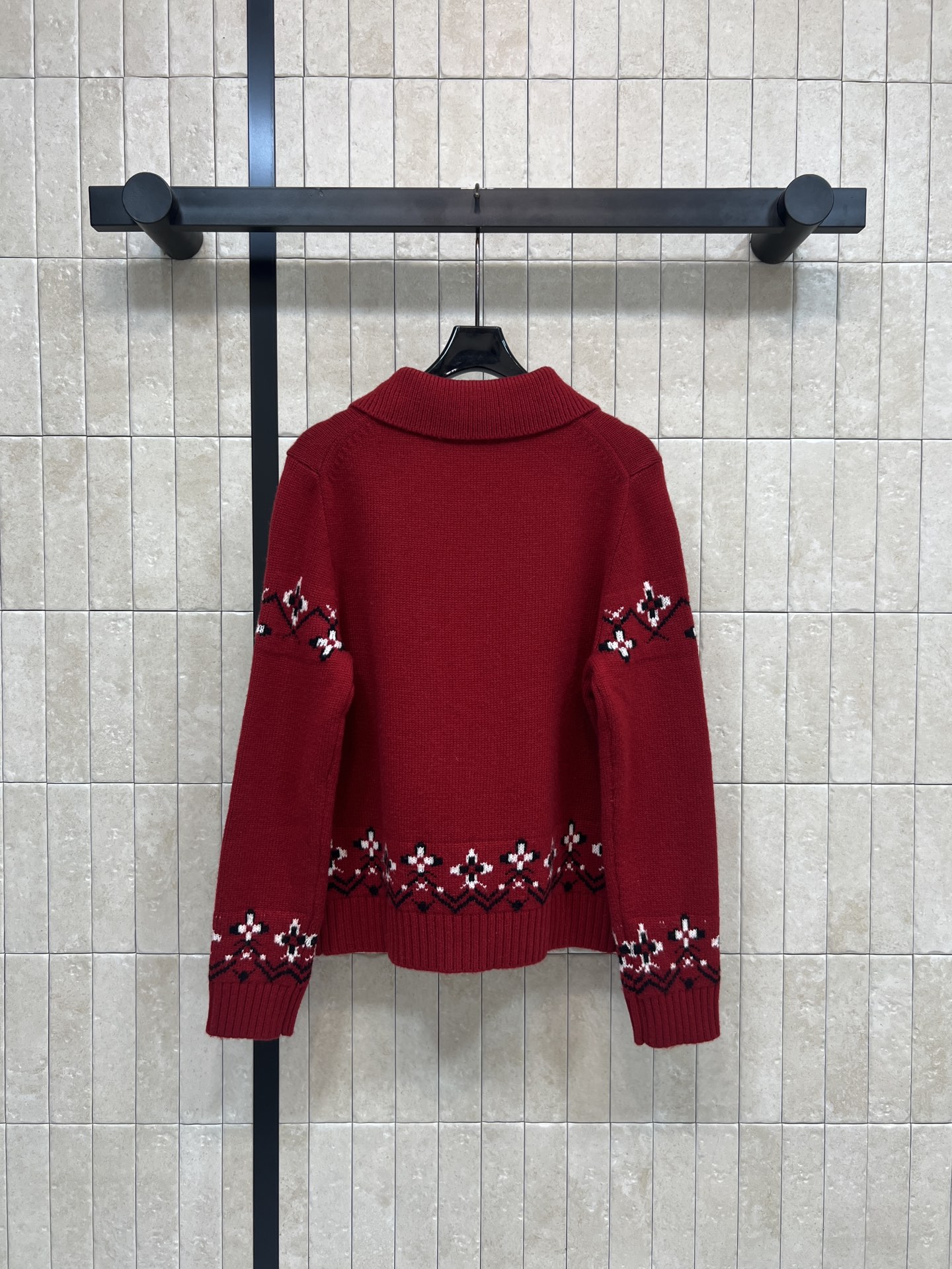 26早春新款 费尔岛小马针织娃娃领开衫 经典费尔岛提花设计 红色主色+白色小马图案 节日氛围感满满 10