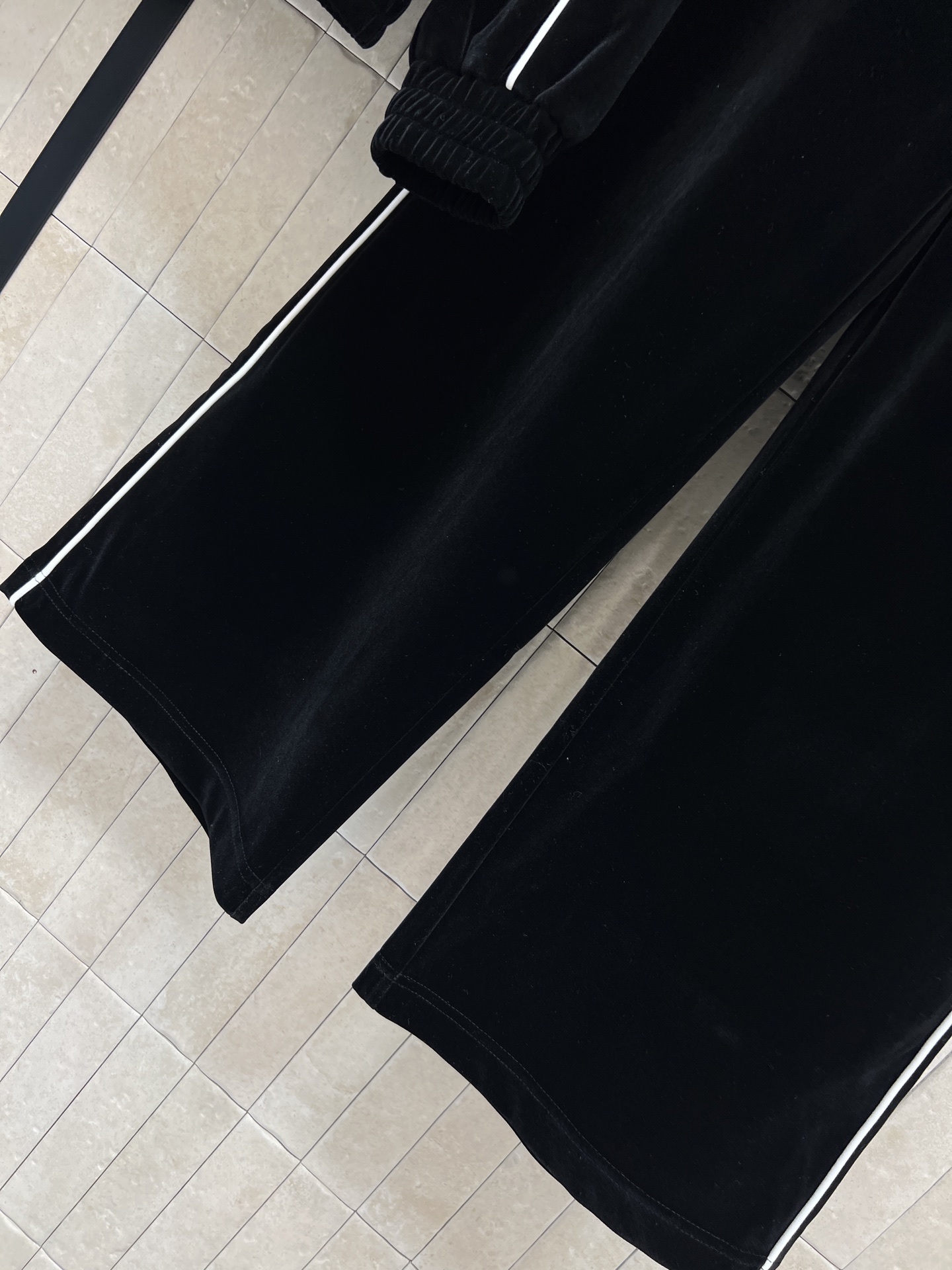 LW家 26早春新款 丝绒套装 立领拉链外套+高腰松紧阔腿裤 一套搭配休闲慵懒超级随性 显高显瘦绝绝子 