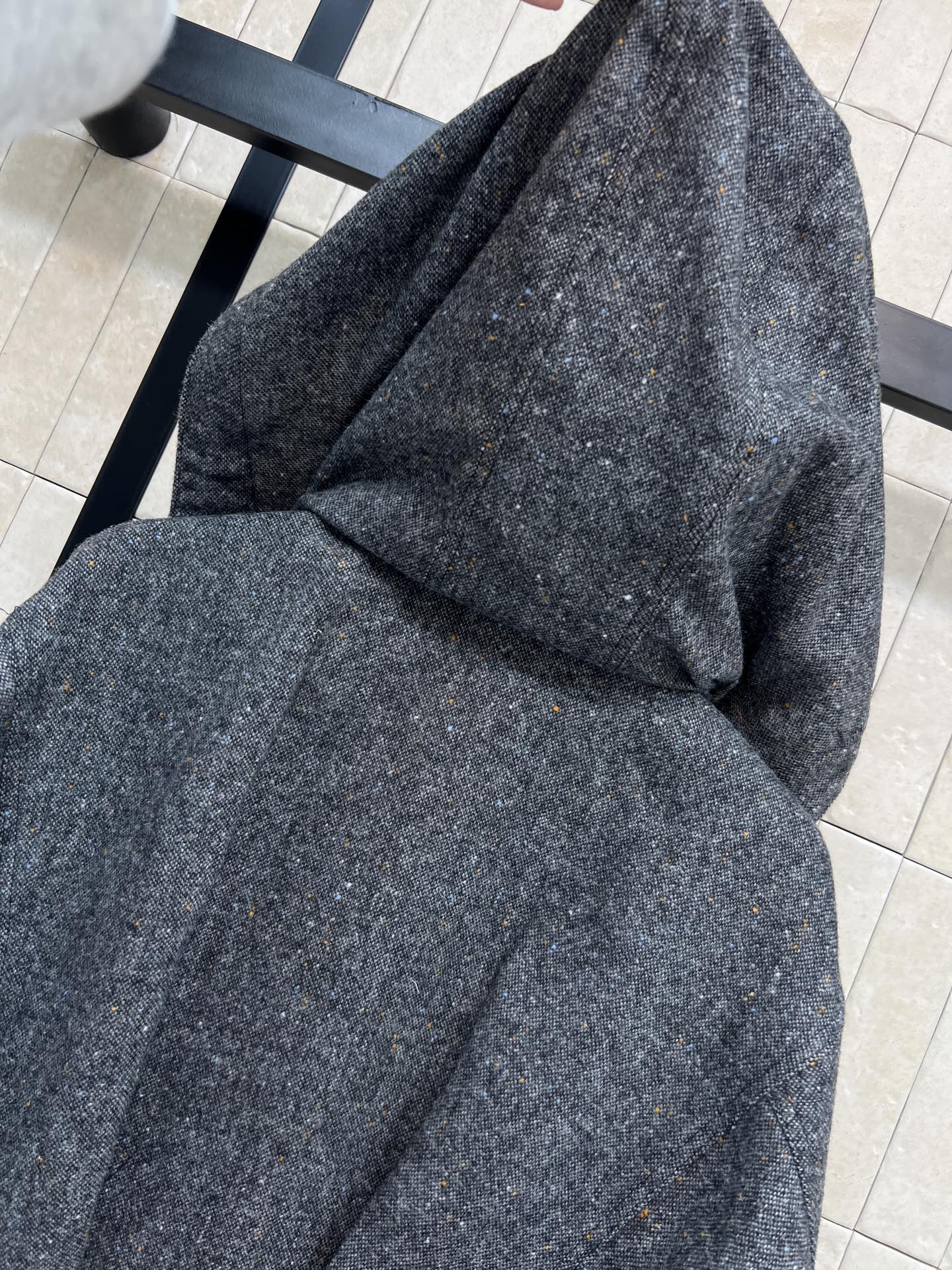 PD家 26早春新款 灰色连帽短款外套 短款设计+黑色腰带 轻松调节腰线 显身材比例 连帽+灯芯绒翻领设