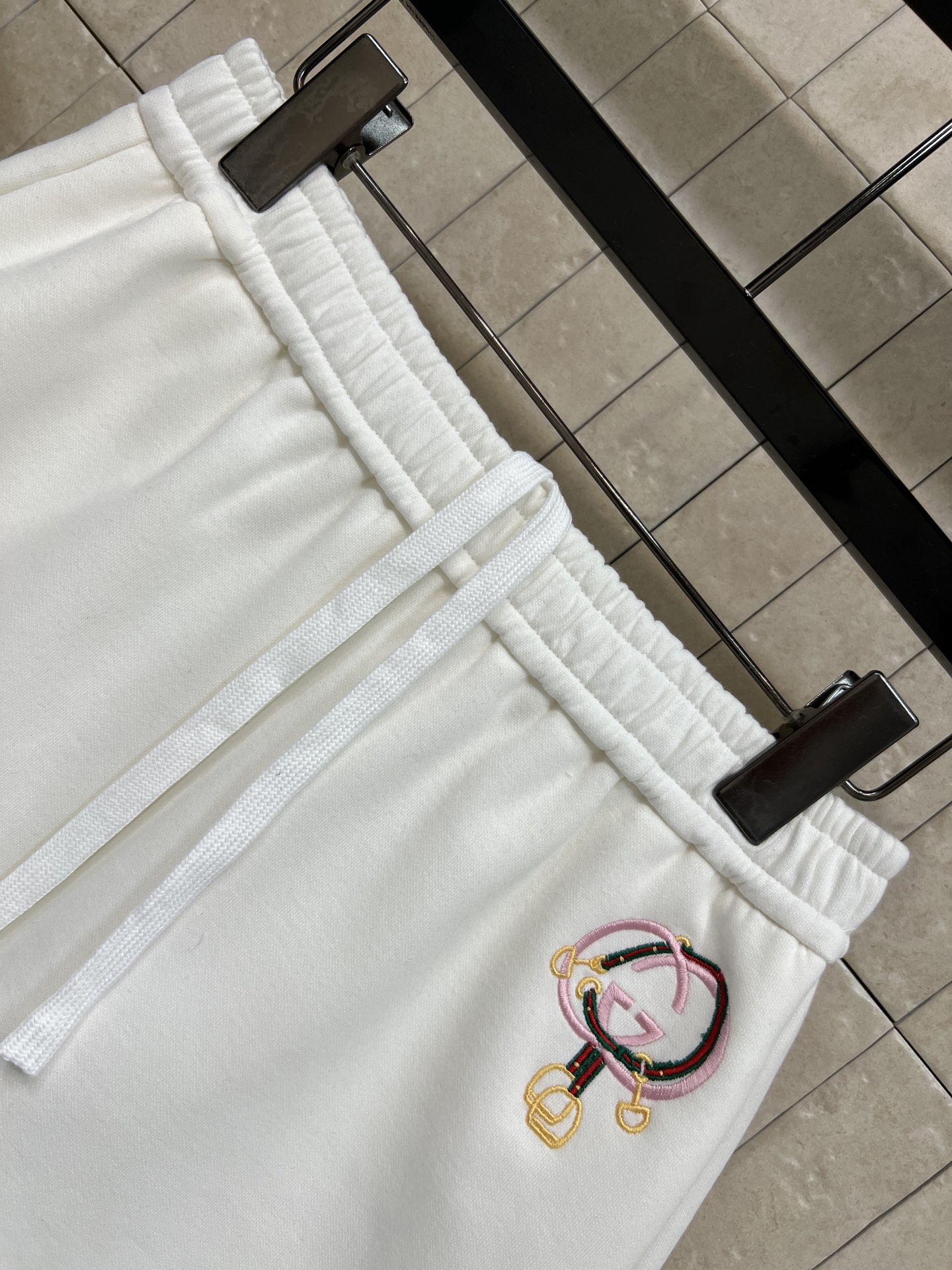 G家 26早春新款 刺绣logo白色套装 圆领外套+高腰短裤 柔软棉质面料 穿着超舒适！经典圆领单排扣外