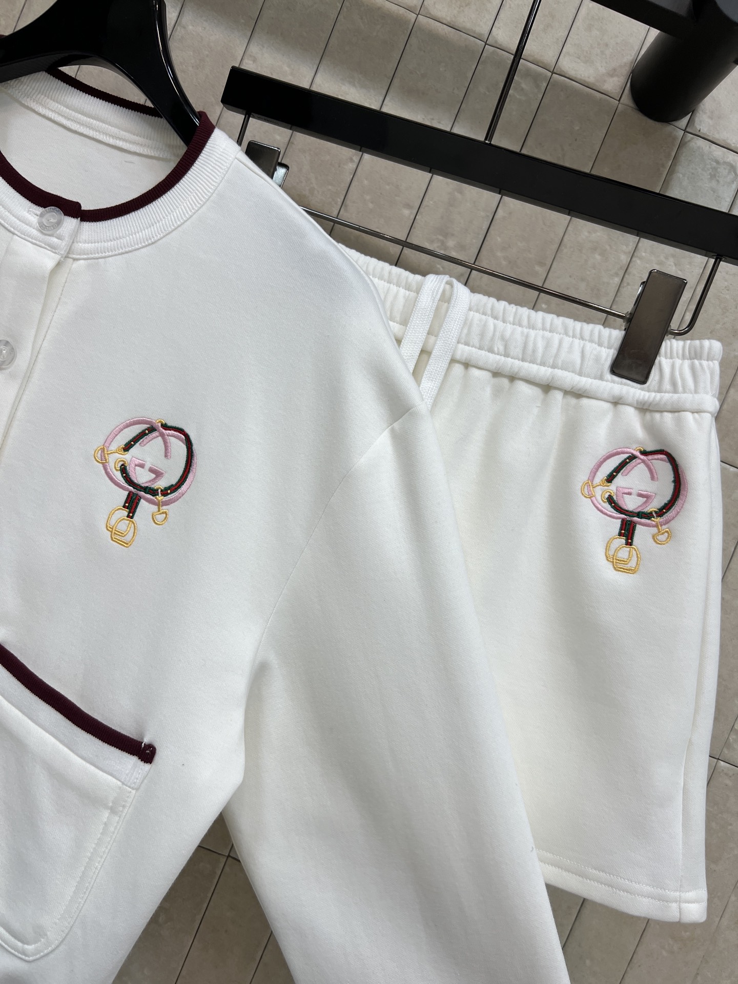 G家 26早春新款 刺绣logo白色套装 圆领外套+高腰短裤 柔软棉质面料 穿着超舒适！经典圆领单排扣外