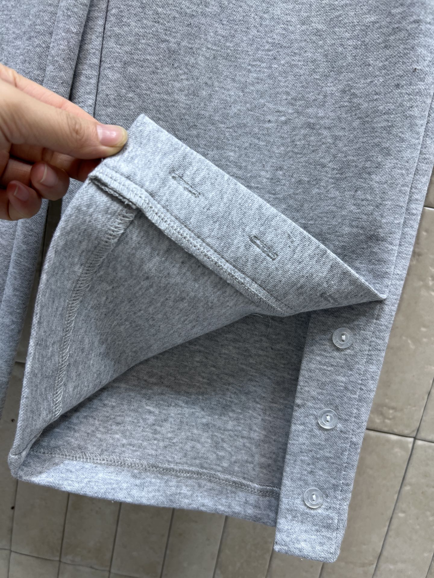 G家 26早春新款 红绿织带松紧腰灰色卫裤 采用高品质棉质面料 柔软舒适 宽松直筒设计超显腿型友好！腰部