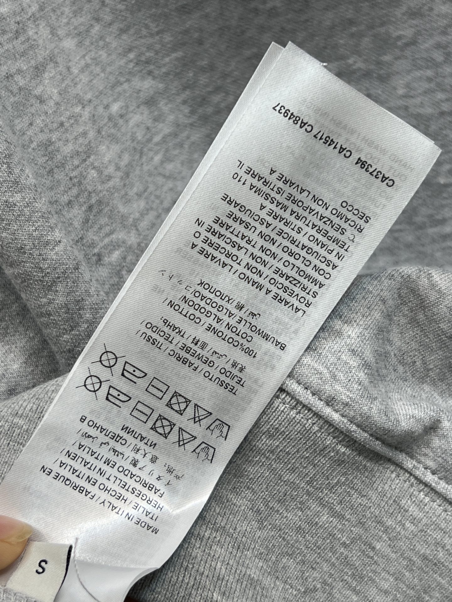 G家 26早春新款 灰色V领假两件卫衣 日常穿搭超友好！V领+红绿撞色条纹 层次感满满 假两件设计超有细