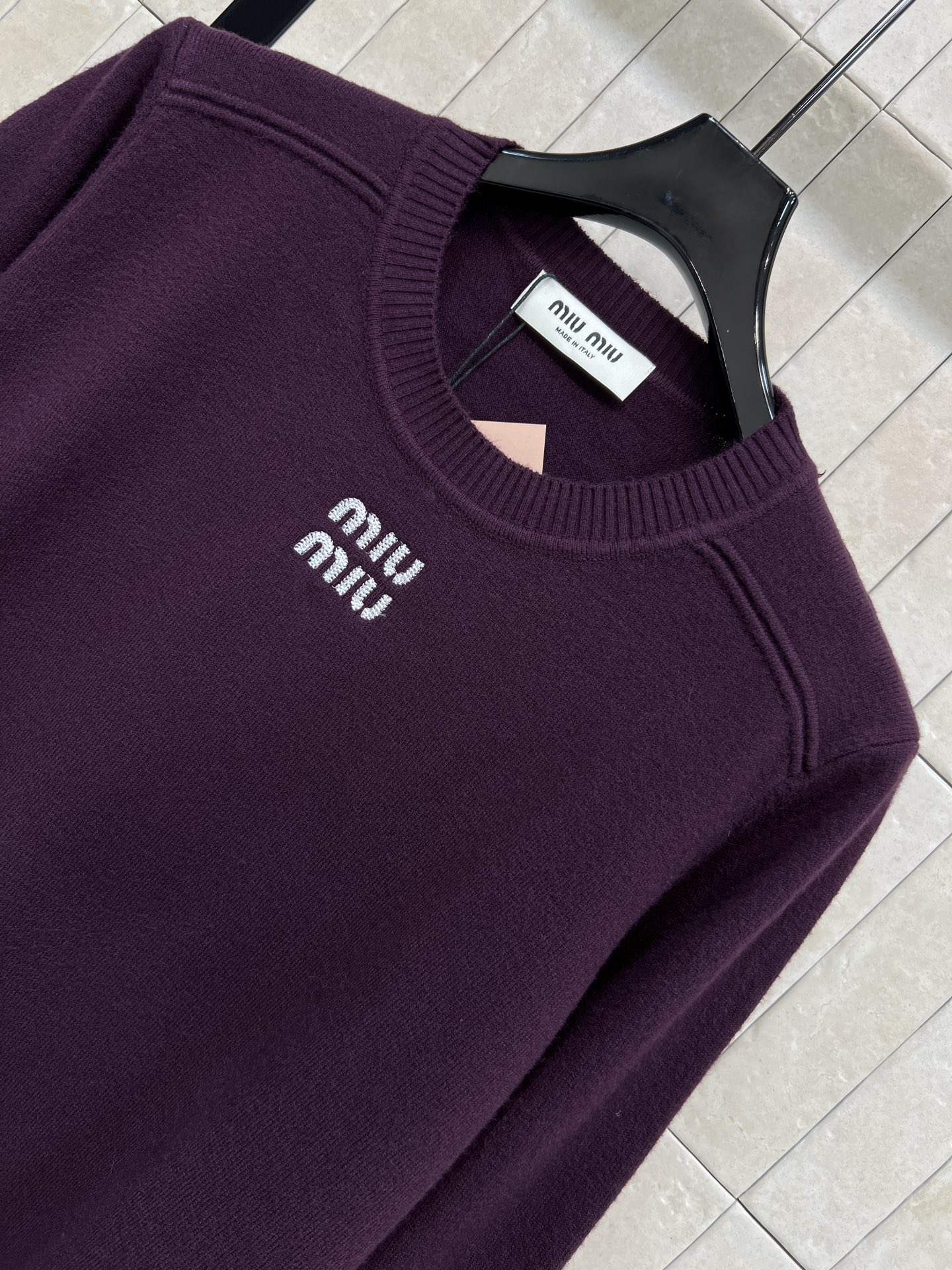 MIU家 26早春新款 羊毛针织logo打底衫 柔软针织面料 舒适又保暖 秋冬穿超合适！ 胸前白色log