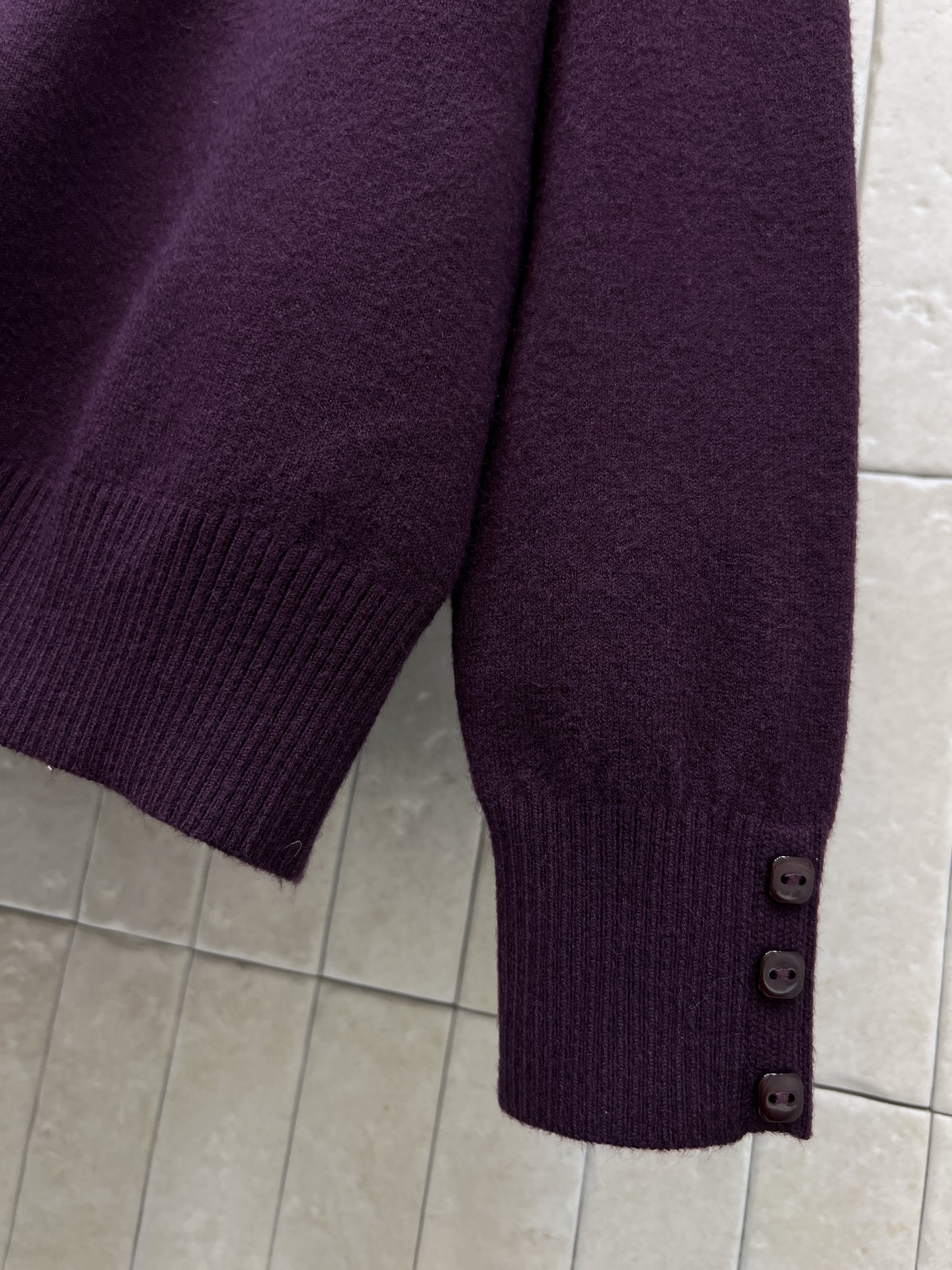 MIU家 26早春新款 羊毛针织logo打底衫 柔软针织面料 舒适又保暖 秋冬穿超合适！ 胸前白色log