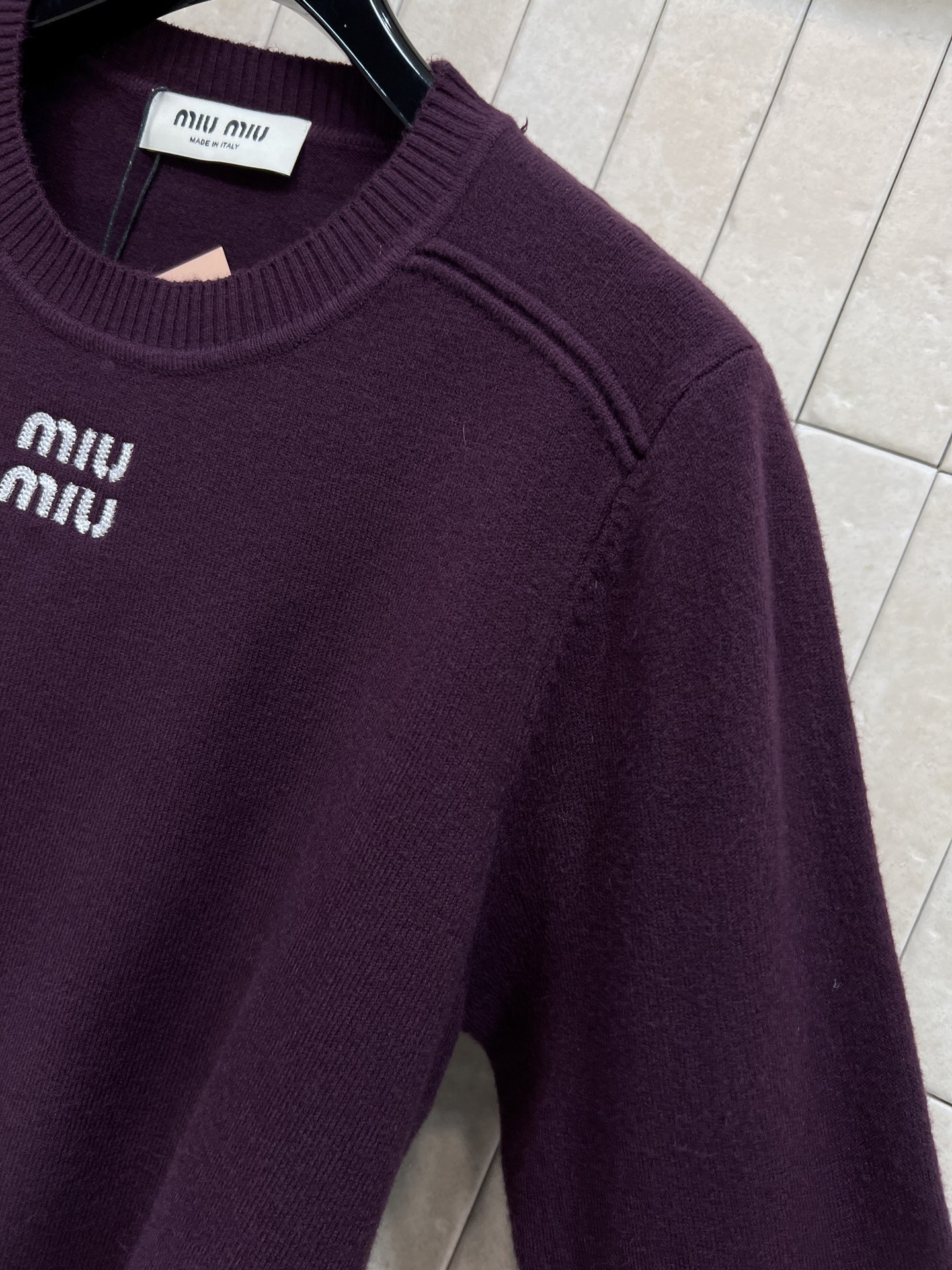 MIU家 26早春新款 羊毛针织logo打底衫 柔软针织面料 舒适又保暖 秋冬穿超合适！ 胸前白色log