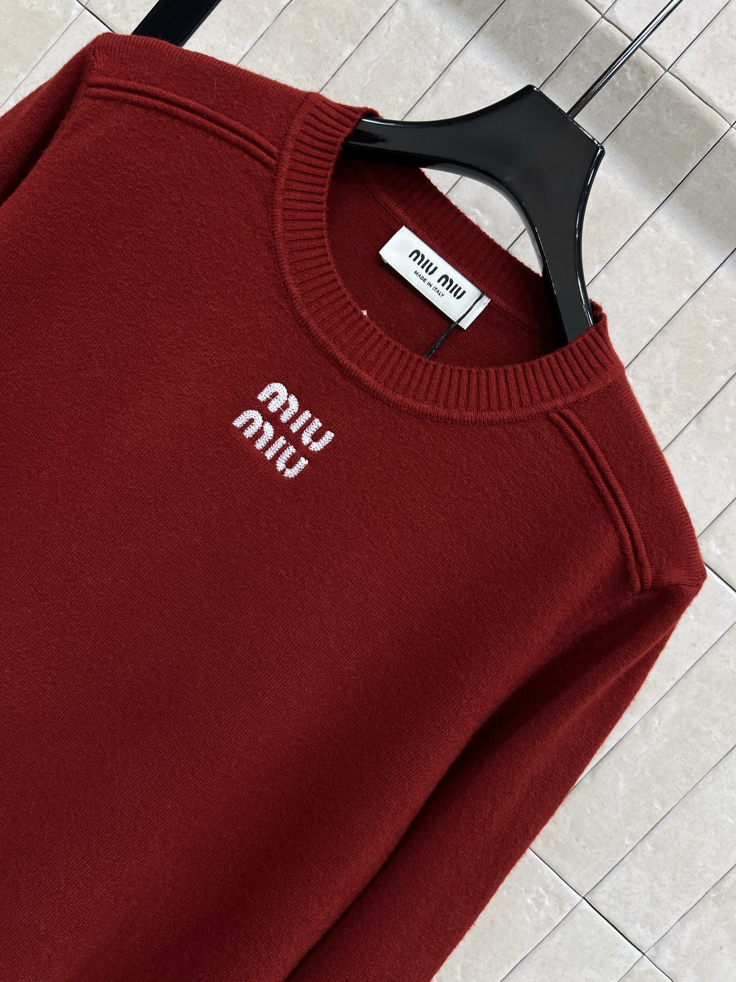 MIU家 26早春新款 羊毛针织logo打底衫 柔软针织面料 舒适又保暖 秋冬穿超合适！ 胸前白色log