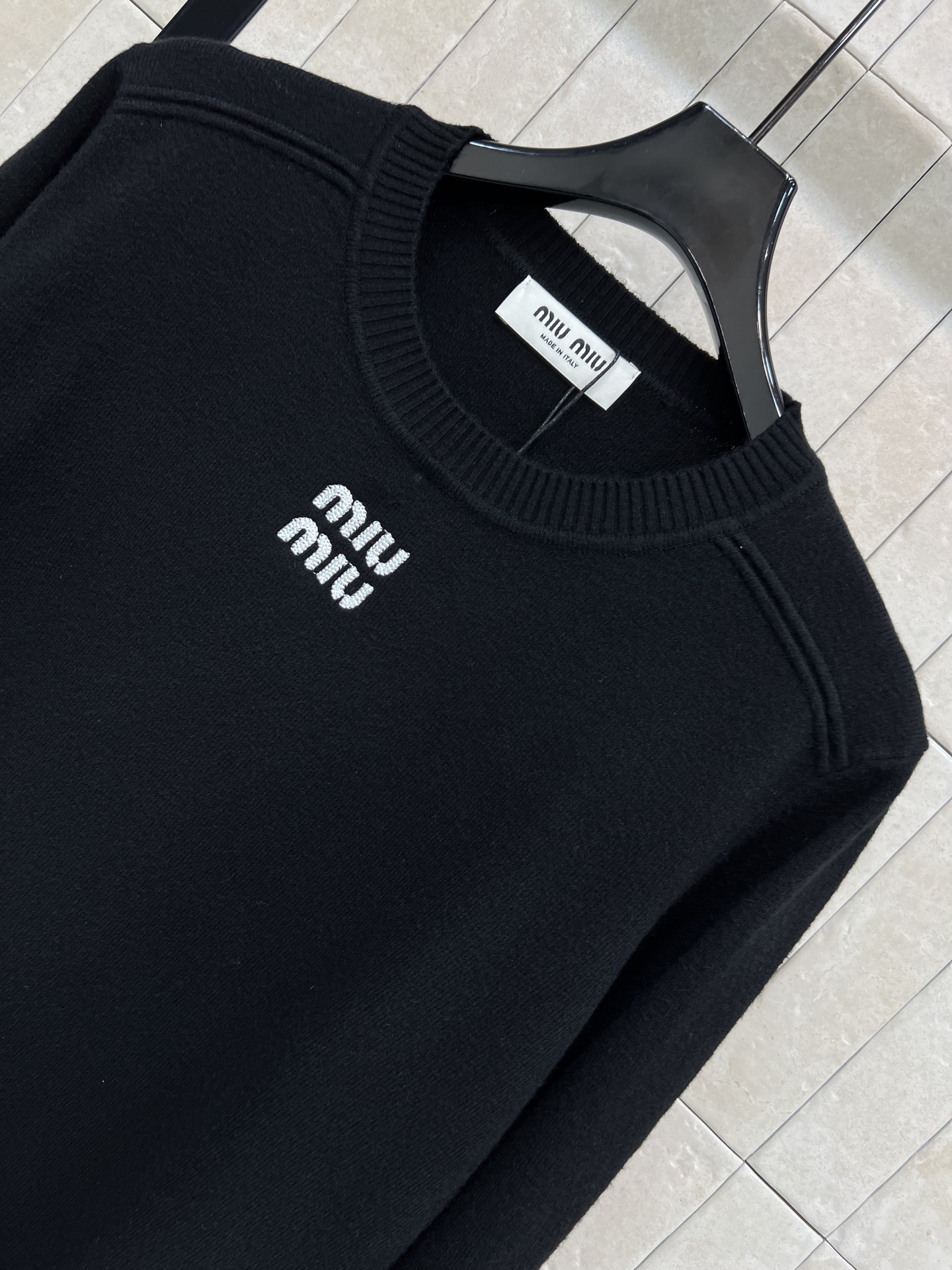 MIU家 26早春新款 羊毛针织logo打底衫 柔软针织面料 舒适又保暖 秋冬穿超合适！ 胸前白色log