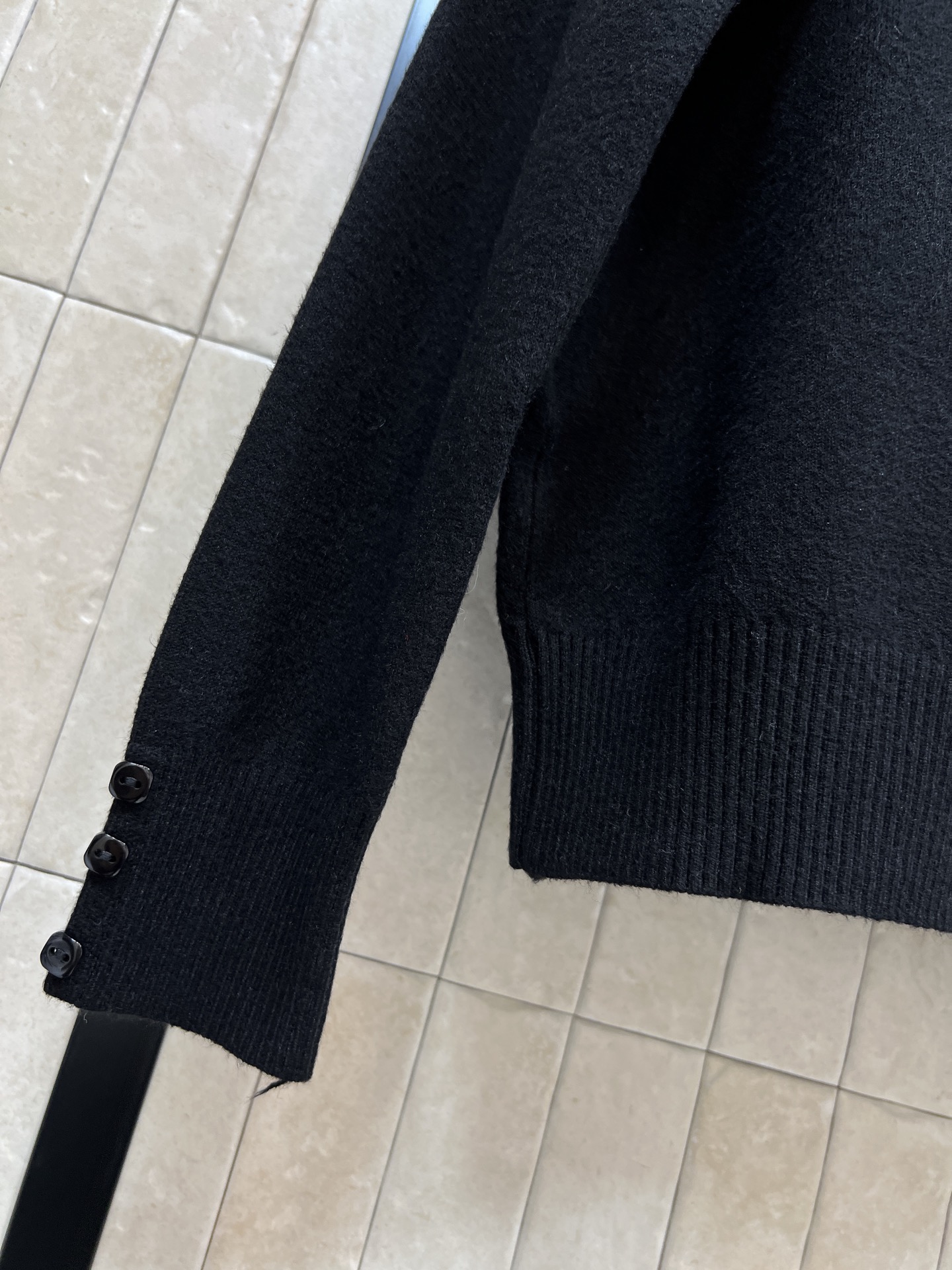 MIU家 26早春新款 羊毛针织logo打底衫 柔软针织面料 舒适又保暖 秋冬穿超合适！ 胸前白色log