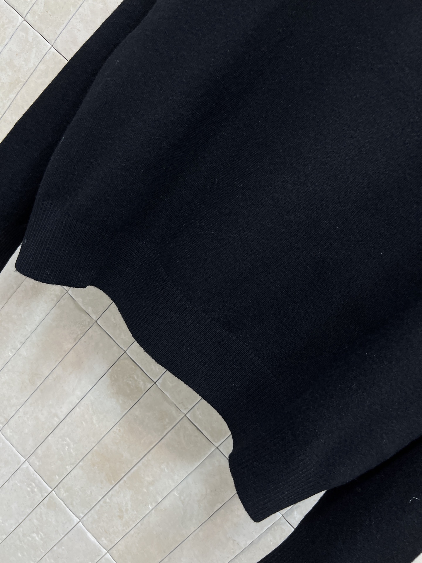 MIU家 26早春新款 羊毛针织logo打底衫 柔软针织面料 舒适又保暖 秋冬穿超合适！ 胸前白色log