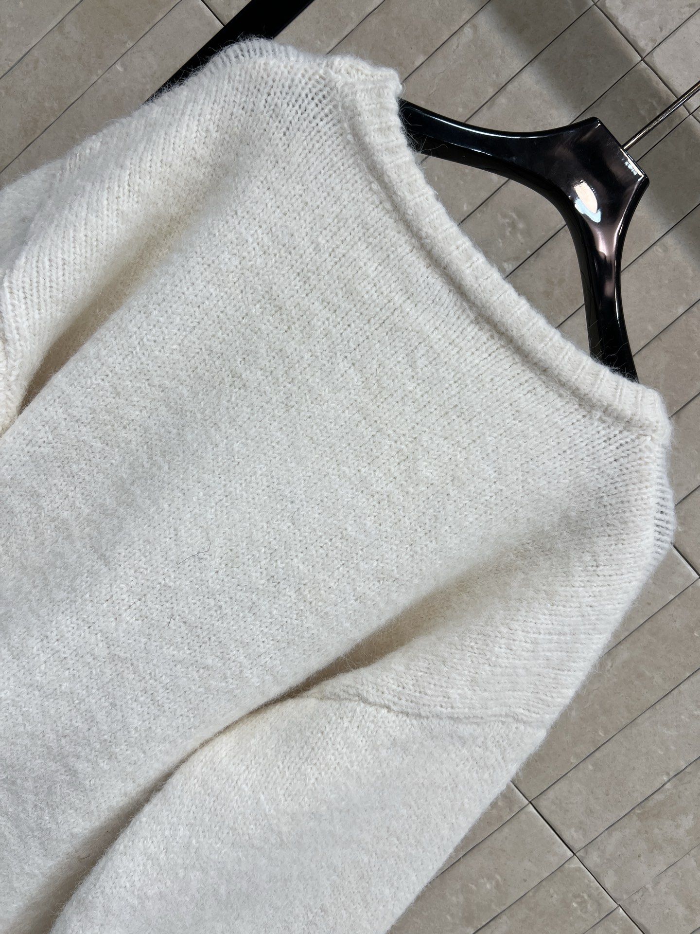 小香家 26早春新款 花朵刺绣针织毛衣 采用柔软针织材质 宽松版型超显温柔气质 立体花朵刺绣+双C标志 