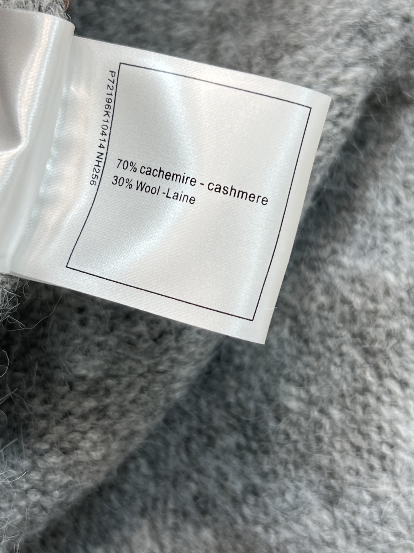 小香家 26早春新款 花朵刺绣针织毛衣 采用柔软针织材质 宽松版型超显温柔气质 立体花朵刺绣+双C标志 