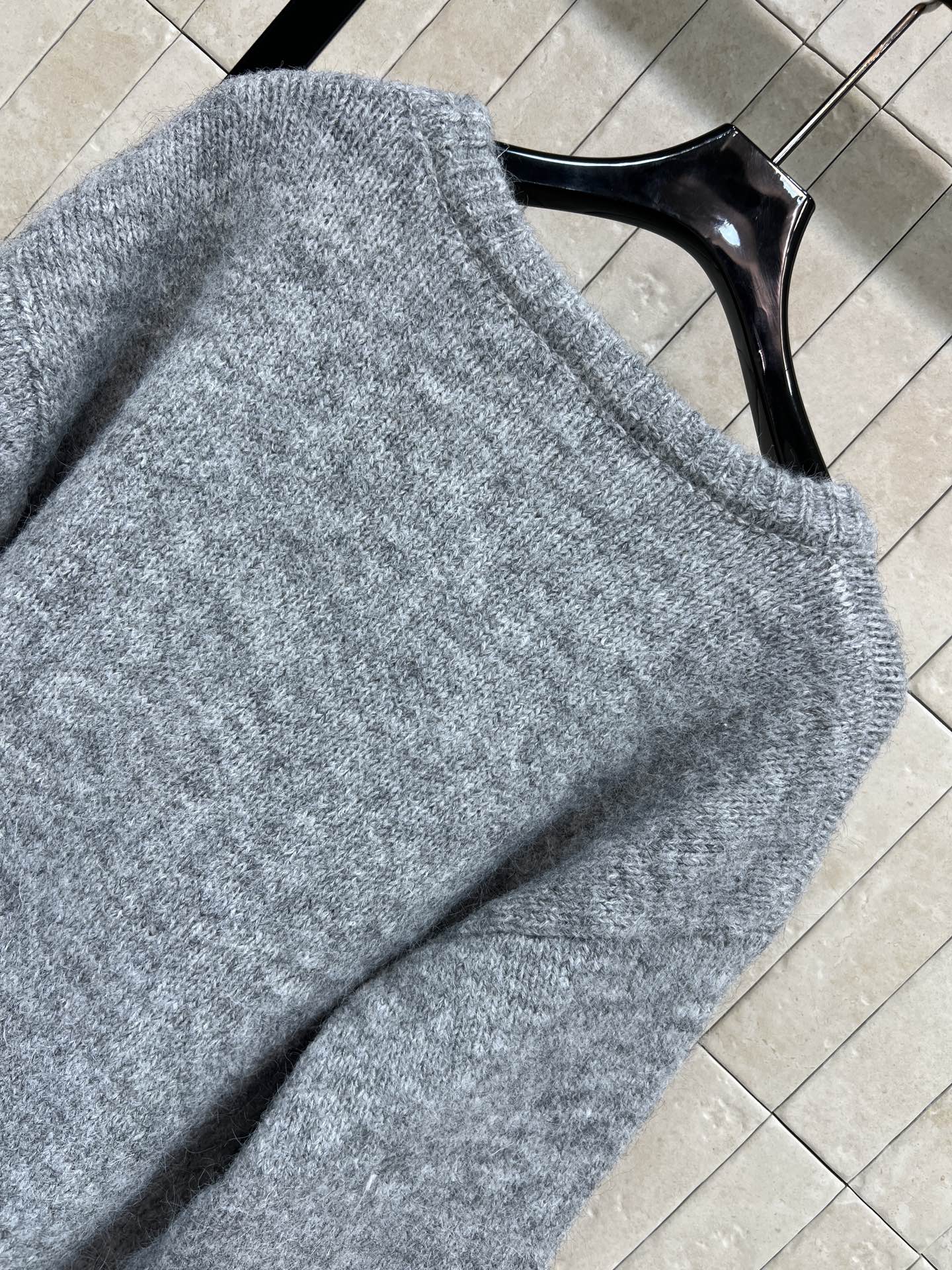 小香家 26早春新款 花朵刺绣针织毛衣 采用柔软针织材质 宽松版型超显温柔气质 立体花朵刺绣+双C标志 