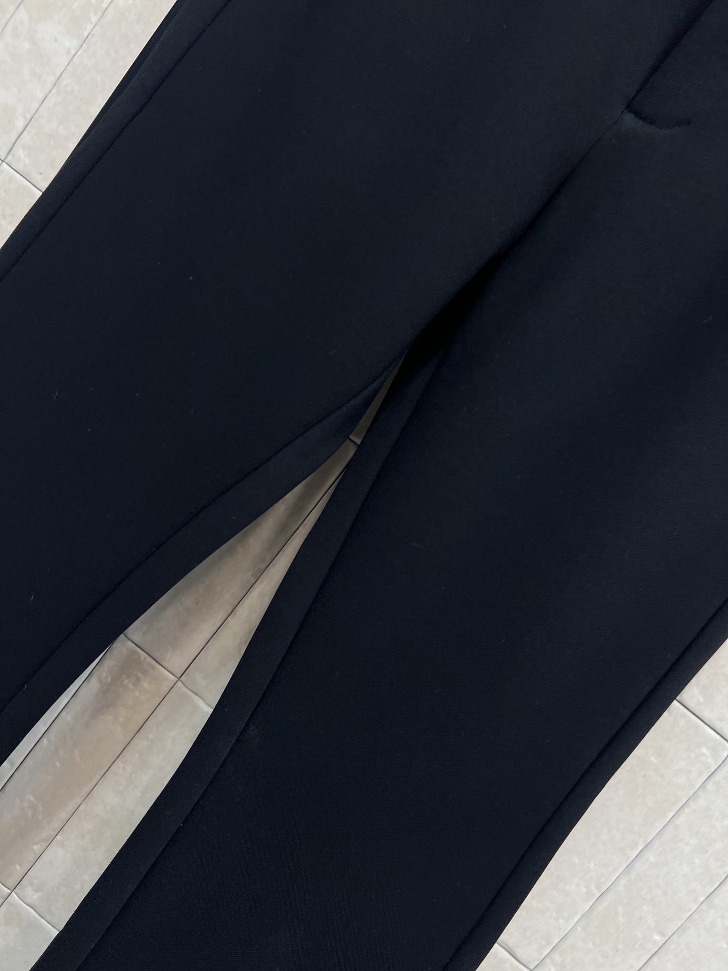 L家 26早春新款 黑色微喇牛仔裤 采用高弹力面料 修身显瘦 梨形身材友好！高腰+微喇裤型 拉长腿部比例