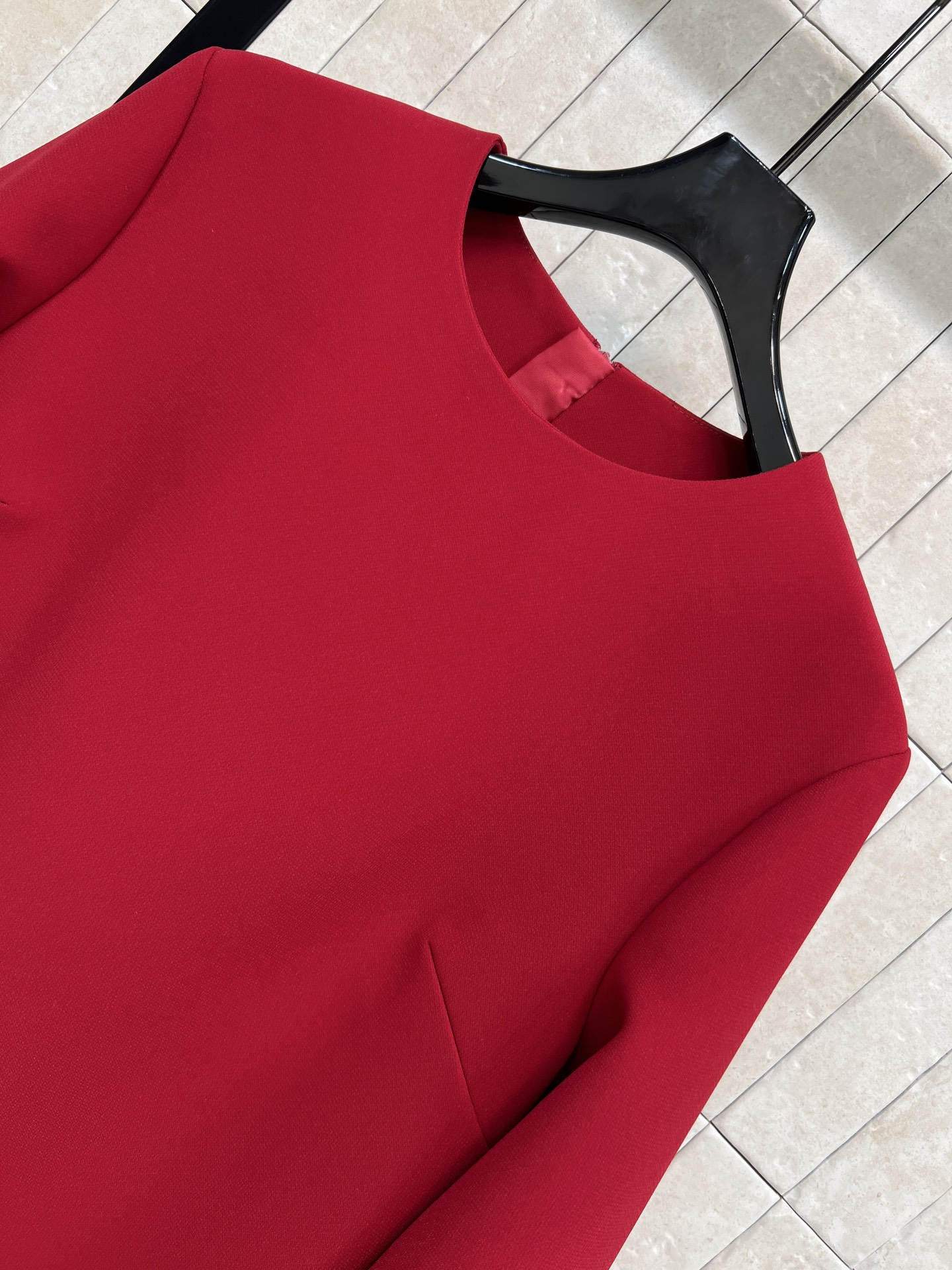 G家 26早春新款 红色圆领长袖连衣裙 经典正红色 秋冬穿超合适！金属马衔扣装饰口袋 品牌辨识度满分 中