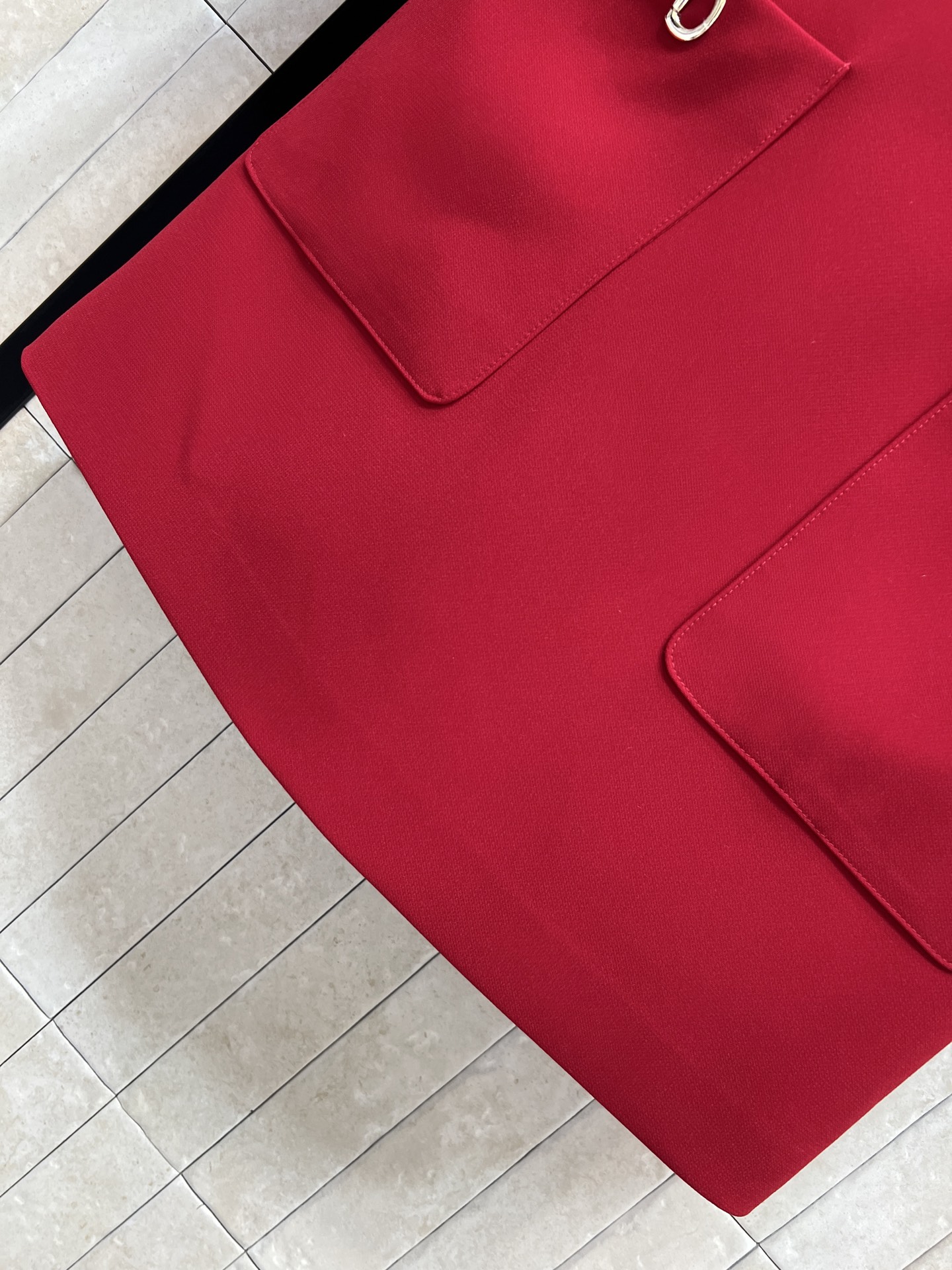 G家 26早春新款 红色圆领长袖连衣裙 经典正红色 秋冬穿超合适！金属马衔扣装饰口袋 品牌辨识度满分 中