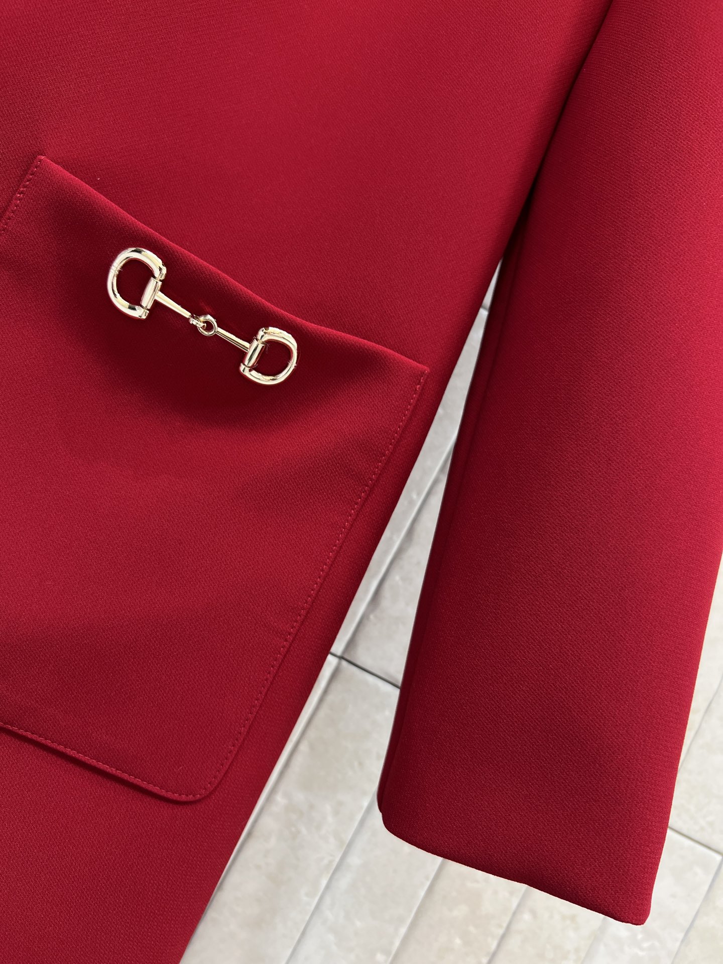 G家 26早春新款 红色圆领长袖连衣裙 经典正红色 秋冬穿超合适！金属马衔扣装饰口袋 品牌辨识度满分 中