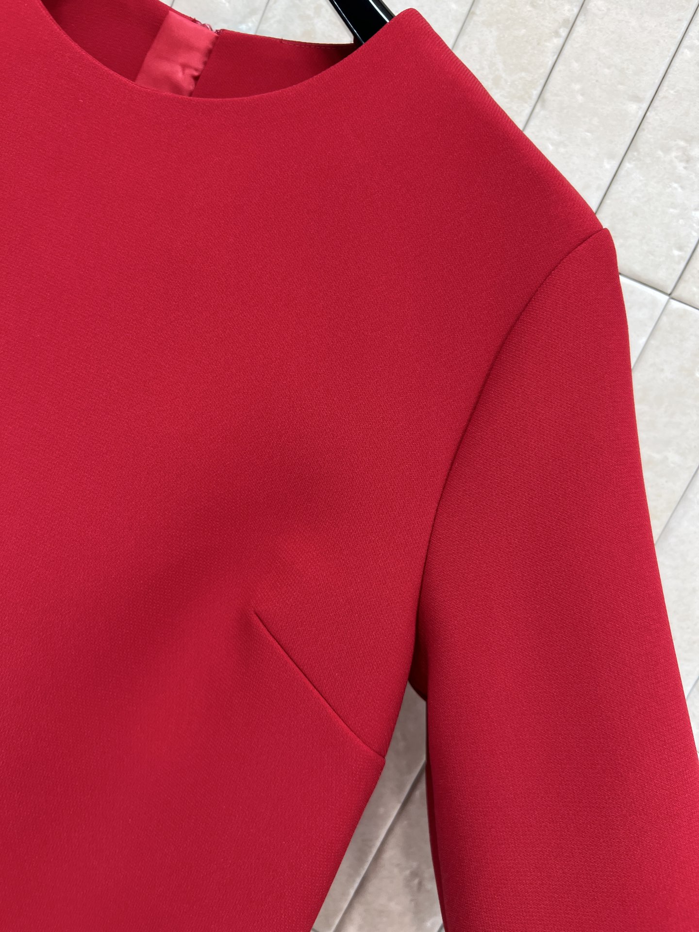 G家 26早春新款 红色圆领长袖连衣裙 经典正红色 秋冬穿超合适！金属马衔扣装饰口袋 品牌辨识度满分 中