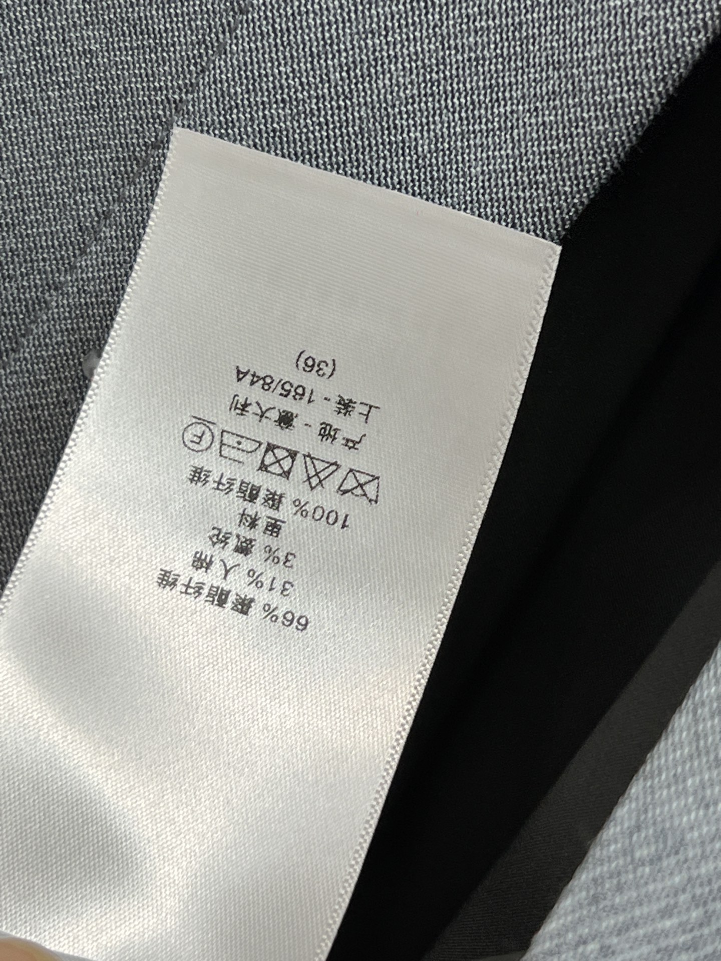 D家 26早春新款 丝绒立领蝴蝶结小外套 灰色调超优雅 蝴蝶结纽扣+金属链条口袋 细节满分 精致感拉满！