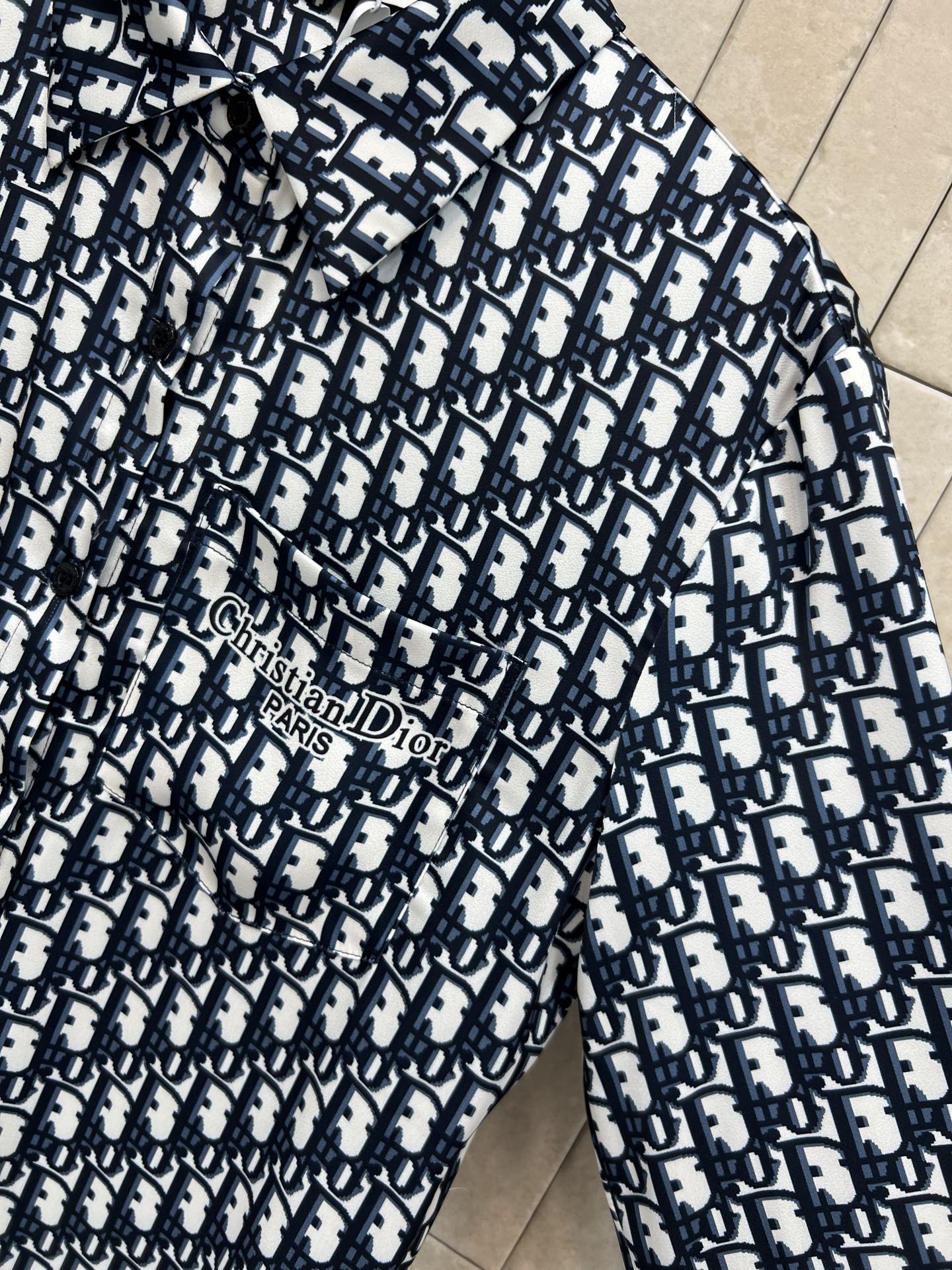 D家 26早春新款 满印老花衬衫 经典满版字母印花 辨识度超高！高品质棉质面料 柔软舒适 春秋季节穿着刚