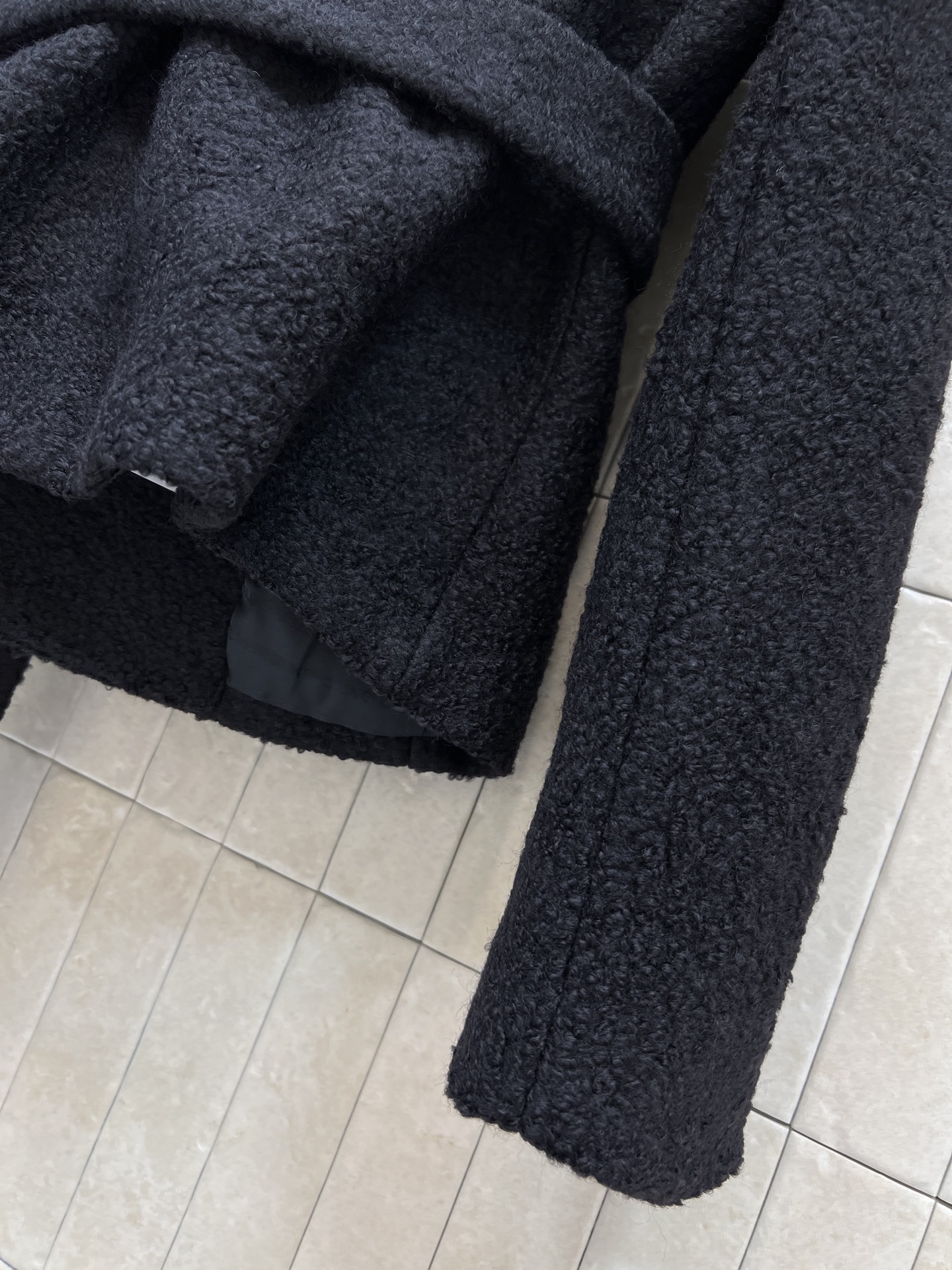 CE家 26早春新款 凯旋门金扣羊毛羊绒收腰外套 混纺材质柔软又挺括 穿着舒适有型 黑色主调+金色凯旋门