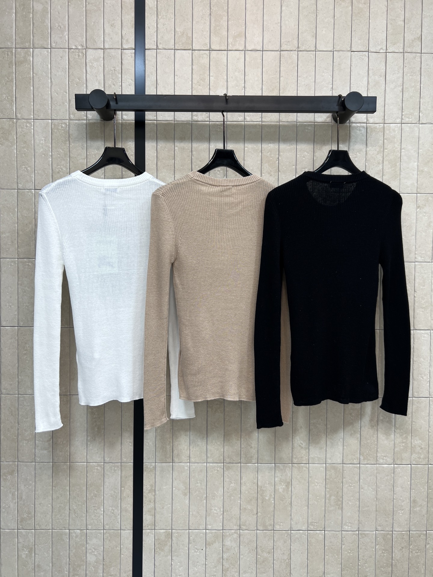 BUR家 26早春新款 骑士刺绣针织衫 采用柔软棉混纺材质 贴身穿着超舒适！胸前骑士刺绣+品牌字母 英伦