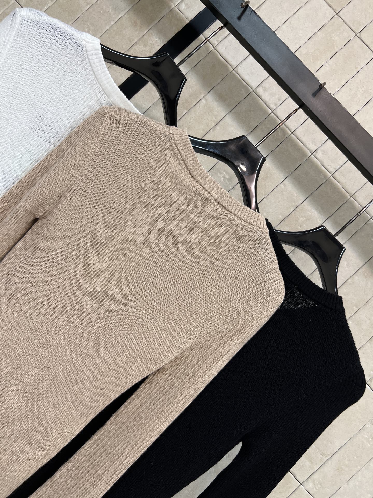 BUR家 26早春新款 骑士刺绣针织衫 采用柔软棉混纺材质 贴身穿着超舒适！胸前骑士刺绣+品牌字母 英伦