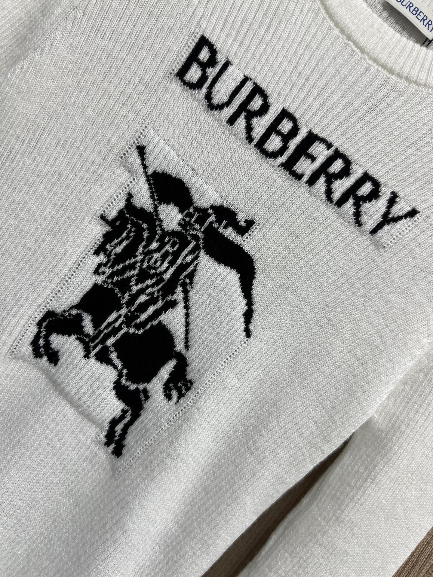 BUR家 26早春新款 骑士刺绣针织衫 采用柔软棉混纺材质 贴身穿着超舒适！胸前骑士刺绣+品牌字母 英伦