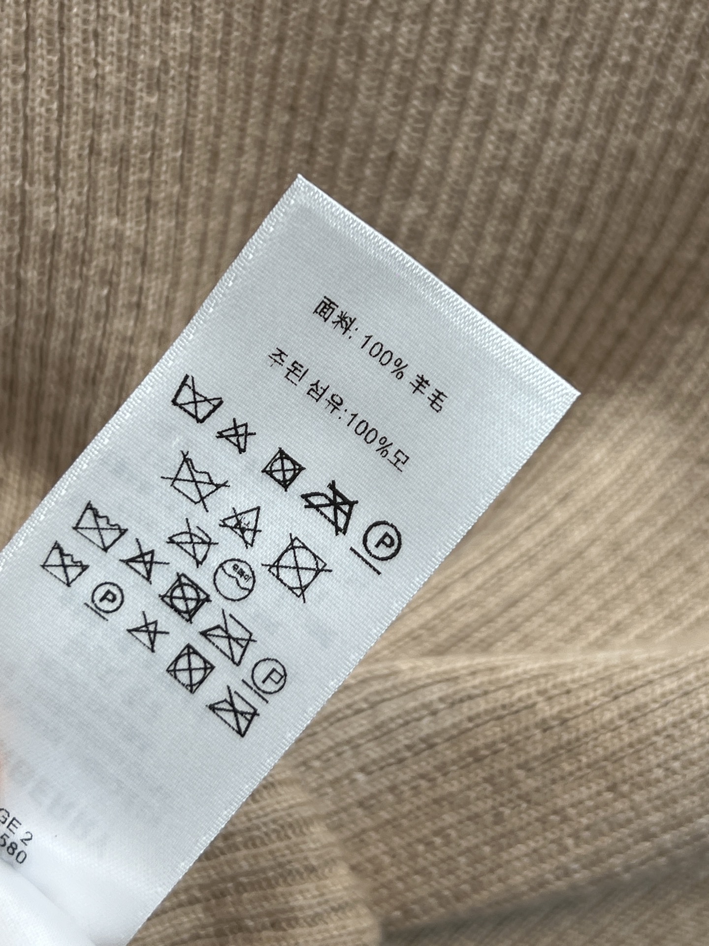 BUR家 26早春新款 骑士刺绣针织衫 采用柔软棉混纺材质 贴身穿着超舒适！胸前骑士刺绣+品牌字母 英伦