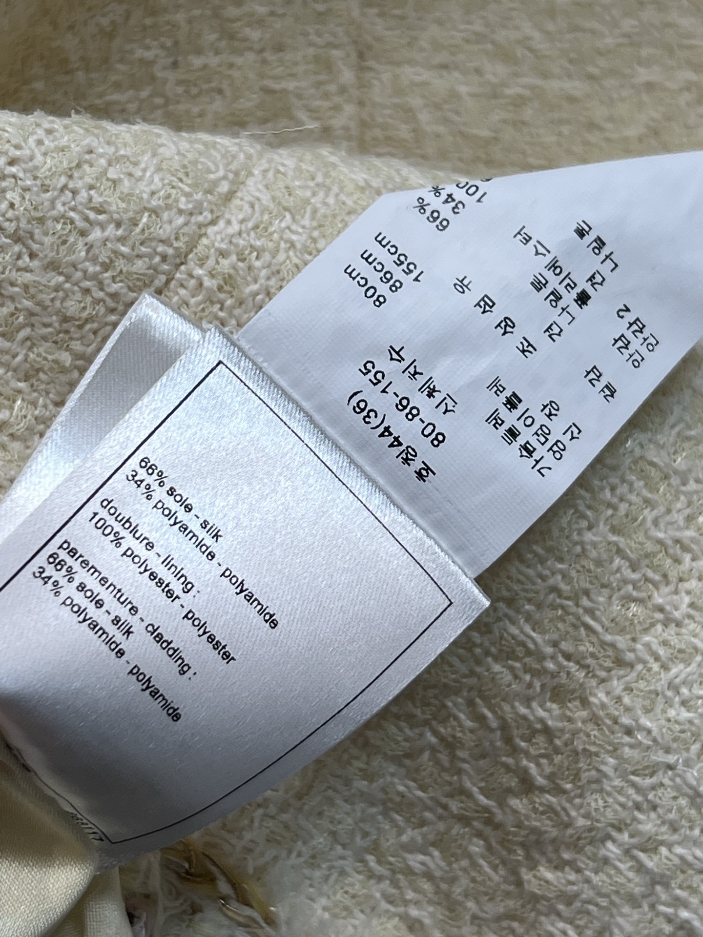 小香家 26早春新款 白色粗花呢马甲 经典粗花呢材质 柔软有质感 滚边+金属纽扣超精致 无袖设计 春秋单