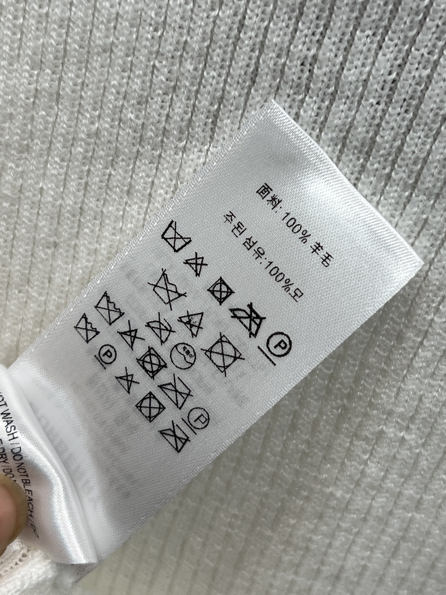 BUR家 26早春新款 骑士刺绣针织短袖衫 采用柔软棉混纺材质 贴身穿着超舒适！胸前骑士刺绣+品牌字母 