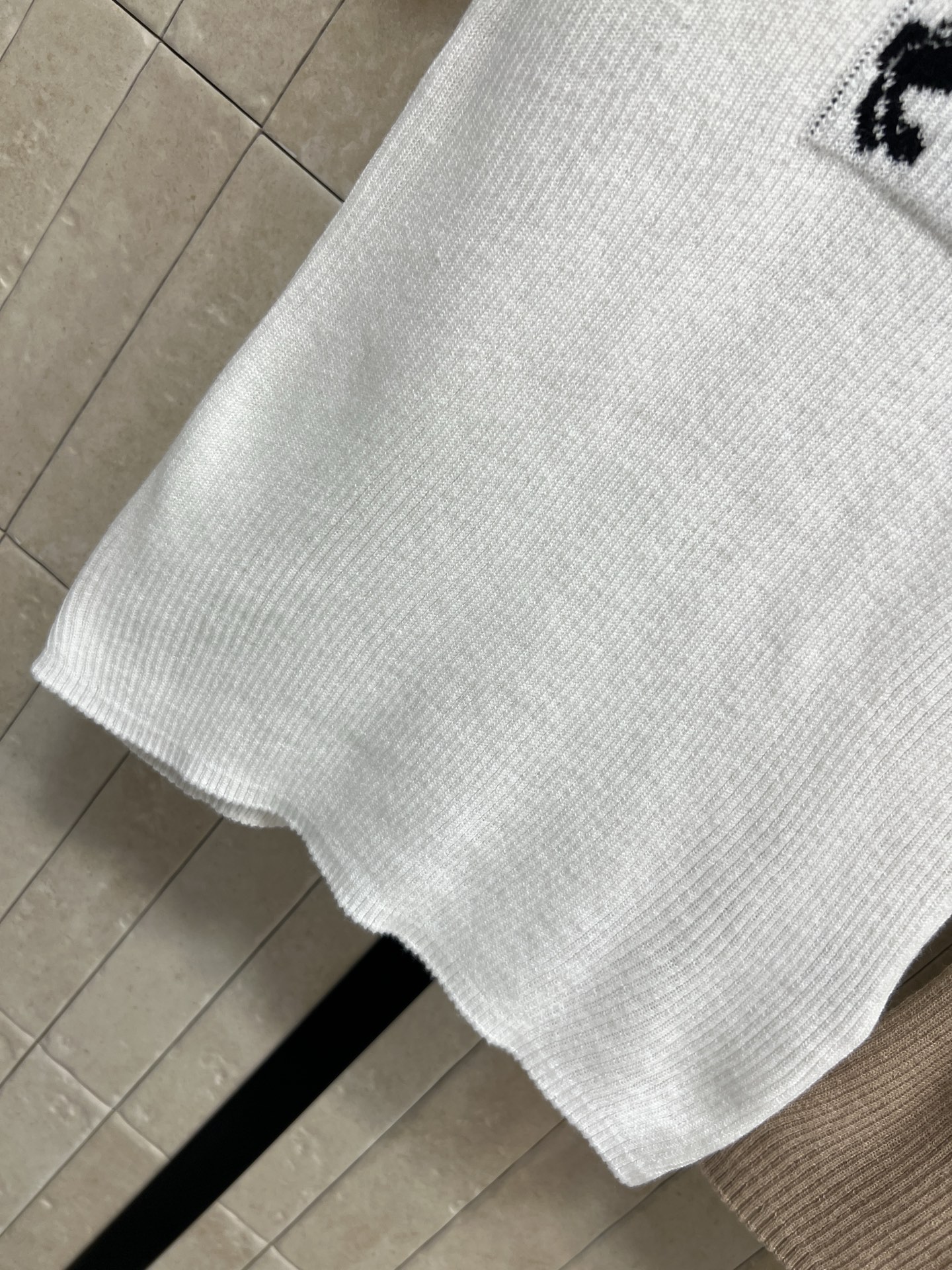 BUR家 26早春新款 骑士刺绣针织短袖衫 采用柔软棉混纺材质 贴身穿着超舒适！胸前骑士刺绣+品牌字母 