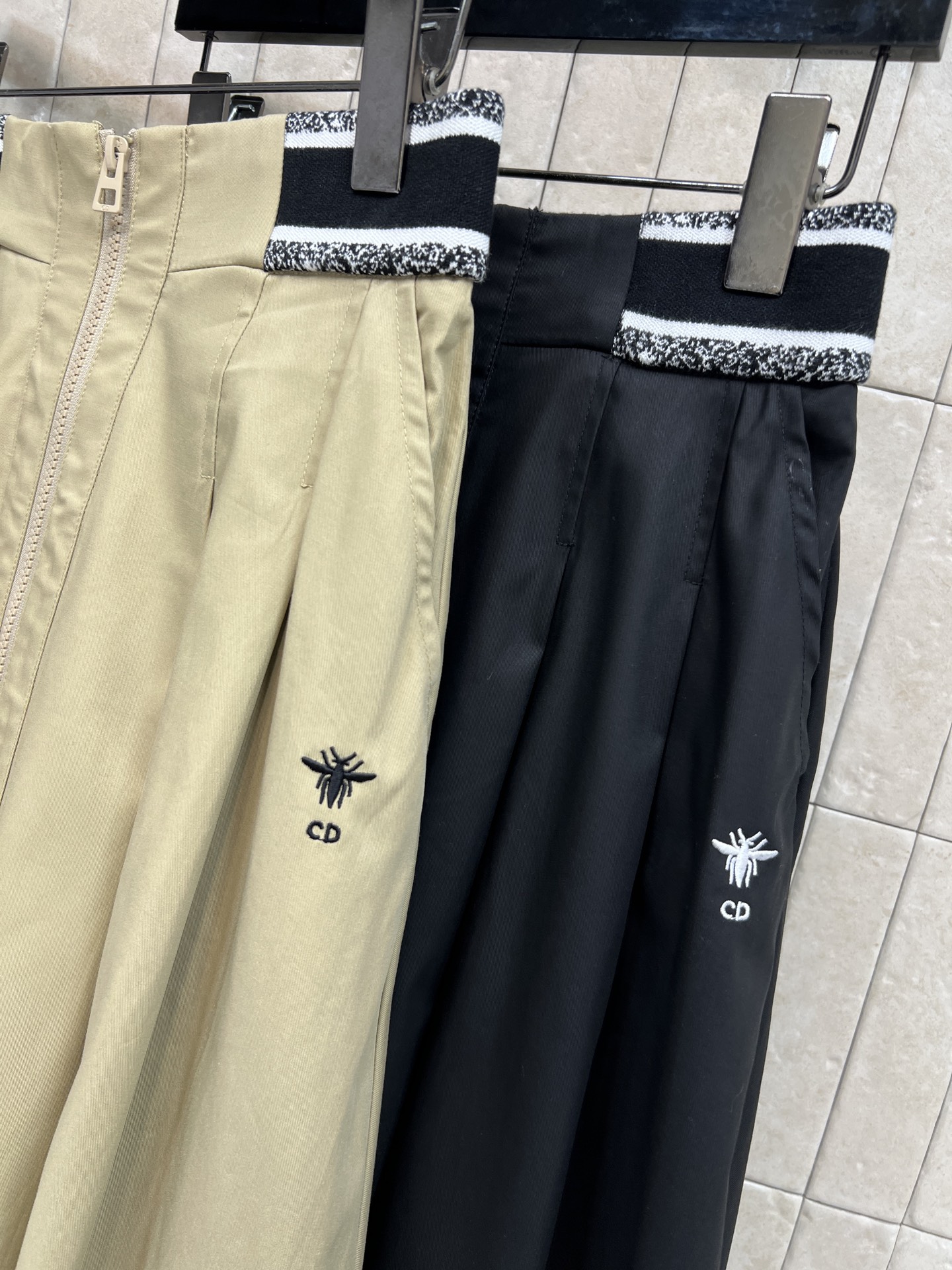 D家 26早春新款 高腰A字半身裙 春夏穿超合适！logo松紧腰设计+遮胯剪裁 显瘦又修饰腿型 梨形身材