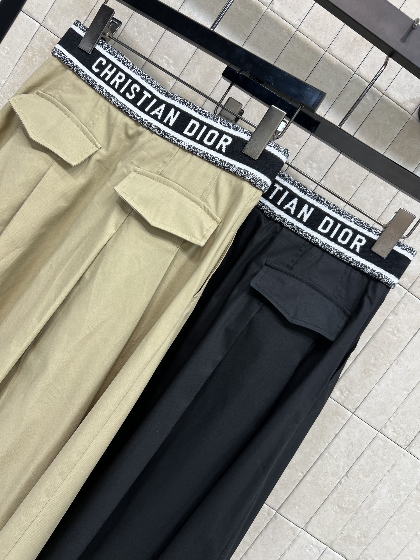 D家 26早春新款 高腰A字半身裙 春夏穿超合适！logo松紧腰设计+遮胯剪裁 显瘦又修饰腿型 梨形身材