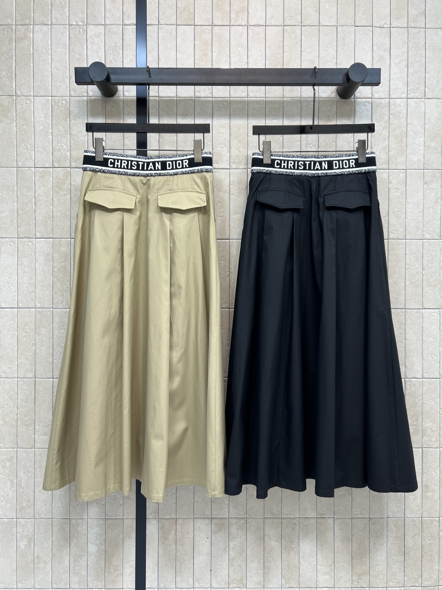 D家 26早春新款 高腰A字半身裙 春夏穿超合适！logo松紧腰设计+遮胯剪裁 显瘦又修饰腿型 梨形身材