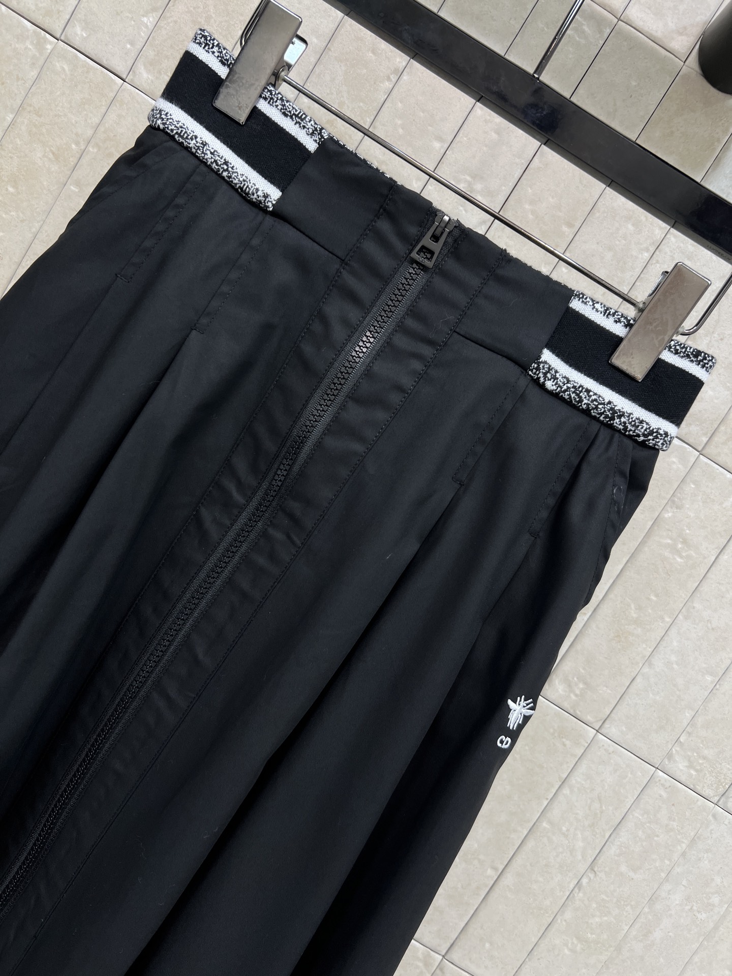 D家 26早春新款 高腰A字半身裙 春夏穿超合适！logo松紧腰设计+遮胯剪裁 显瘦又修饰腿型 梨形身材