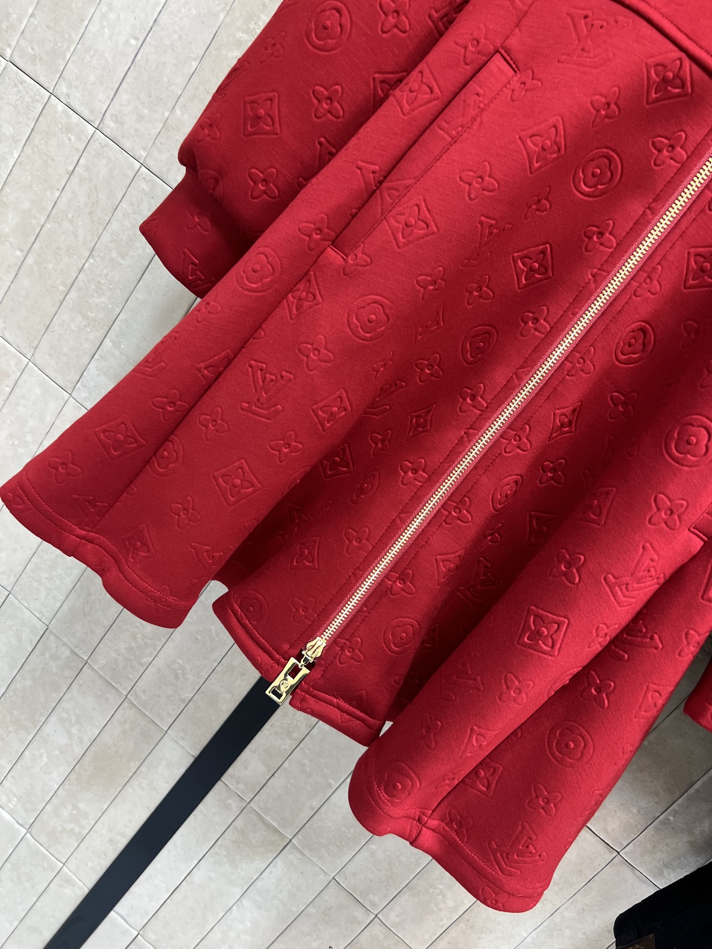 L家 26早春新款 老花提花连帽拉链连衣裙 满印老花压纹 设计 质感满分！金属logo圆形拉链头 细节超