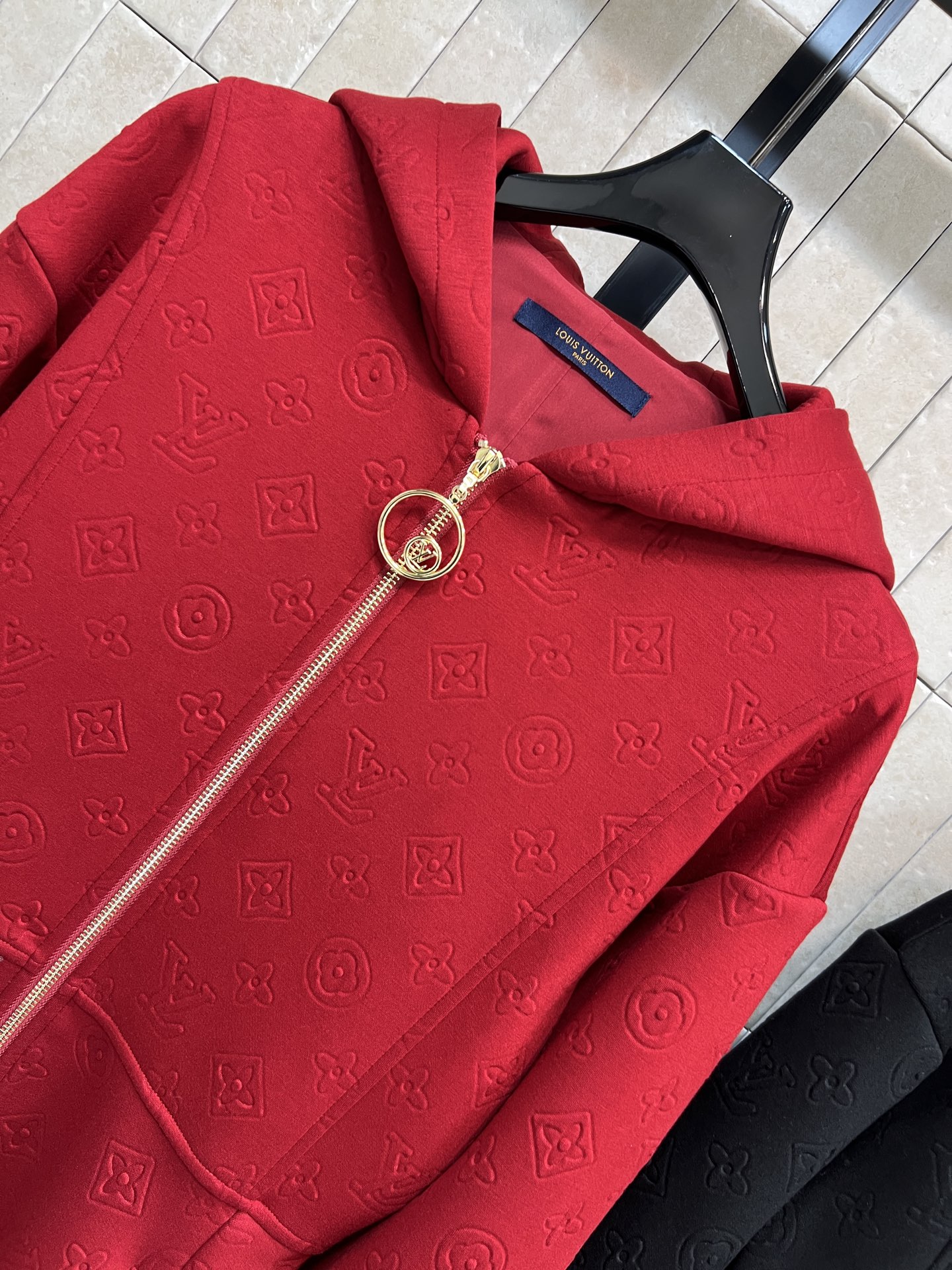 L家 26早春新款 老花提花连帽拉链连衣裙 满印老花压纹 设计 质感满分！金属logo圆形拉链头 细节超