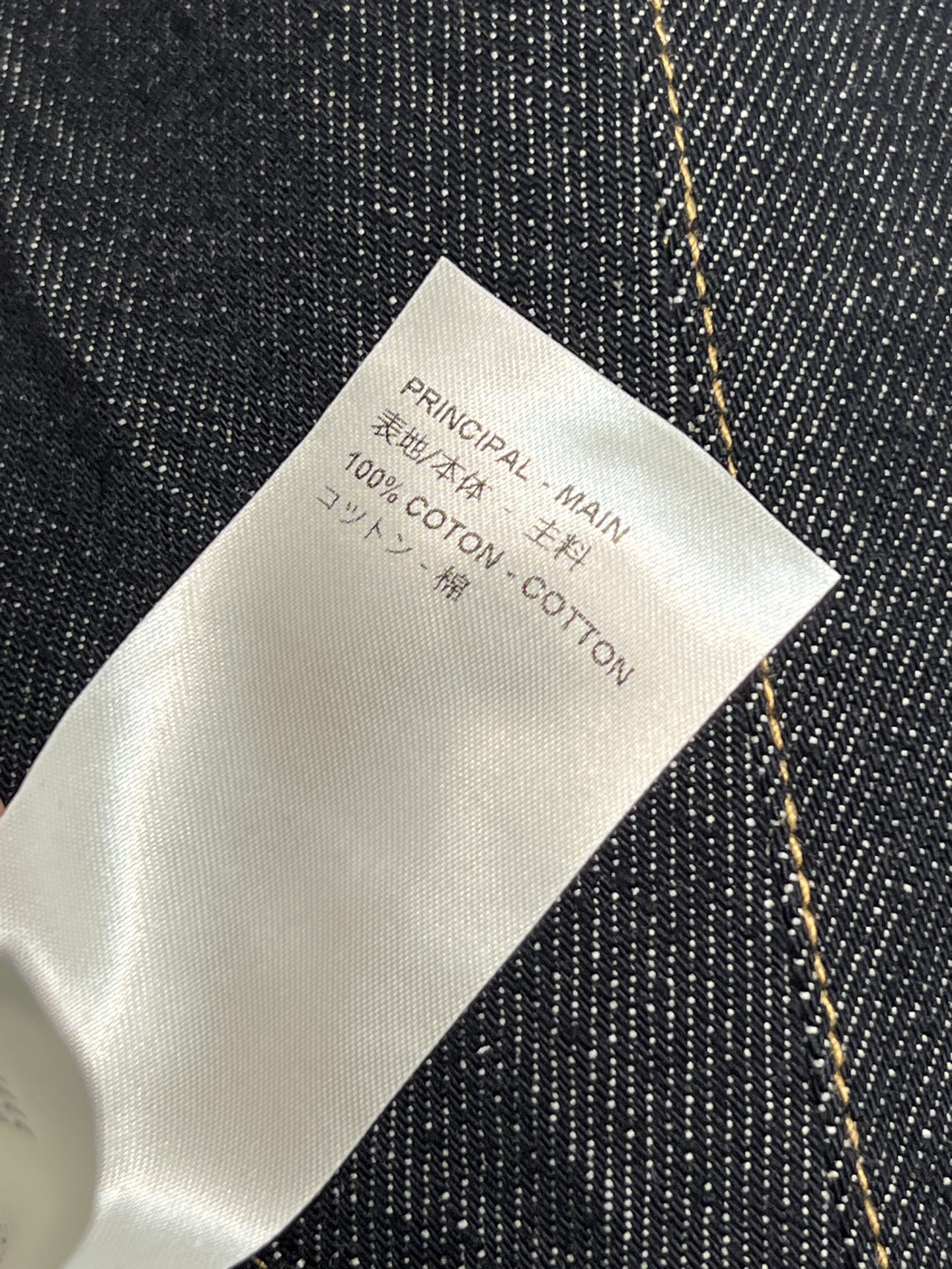 L家 26早春新款 高腰A字牛仔半身裙 深蓝丹宁面料 经典牛仔质感 黄色明线缝制超有复古感 腰部老花皮革