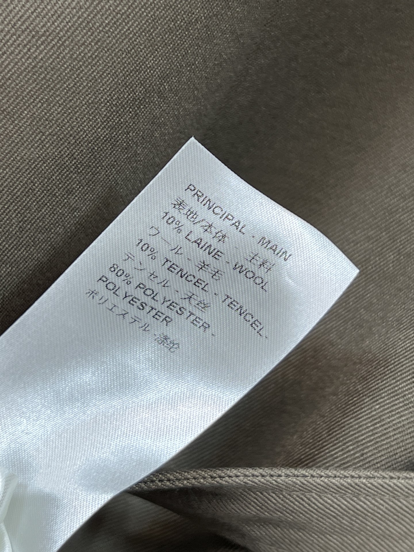 L家 26早春新款 灰绿色双排扣收腰西装外套 双排扣+西装领 复古又时髦 收腰设计配可拆卸腰带 轻松修饰