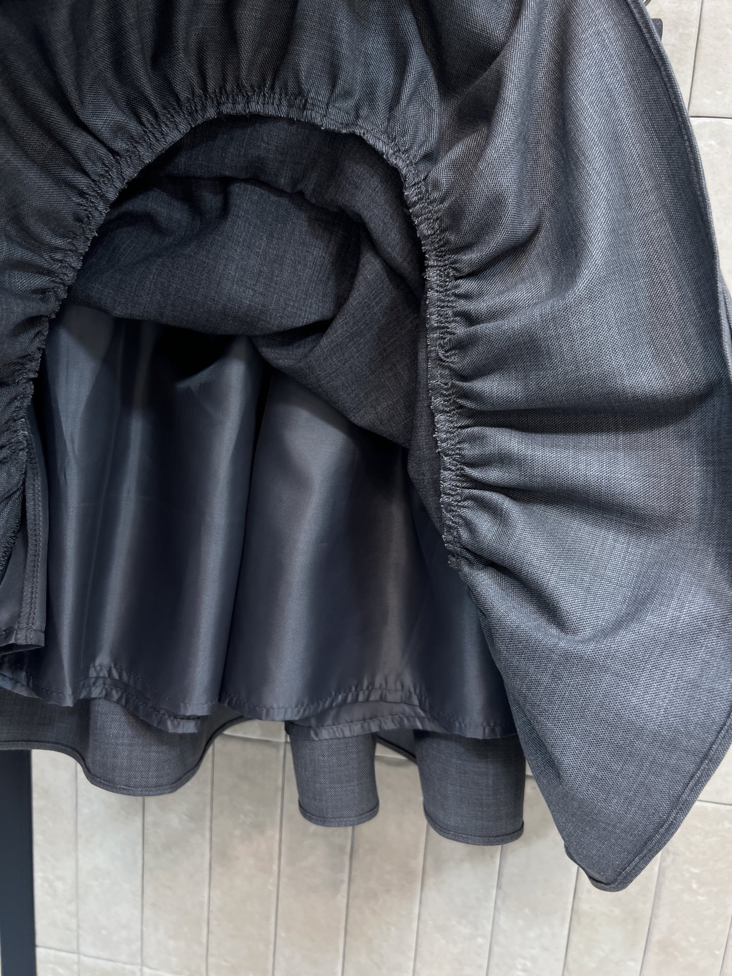 L家 26早春新款 灰色蛋糕短裙 松紧腰+抽绳设计 舒适又实用！两层荷叶边+安全裤内衬 层次感满满 轻盈